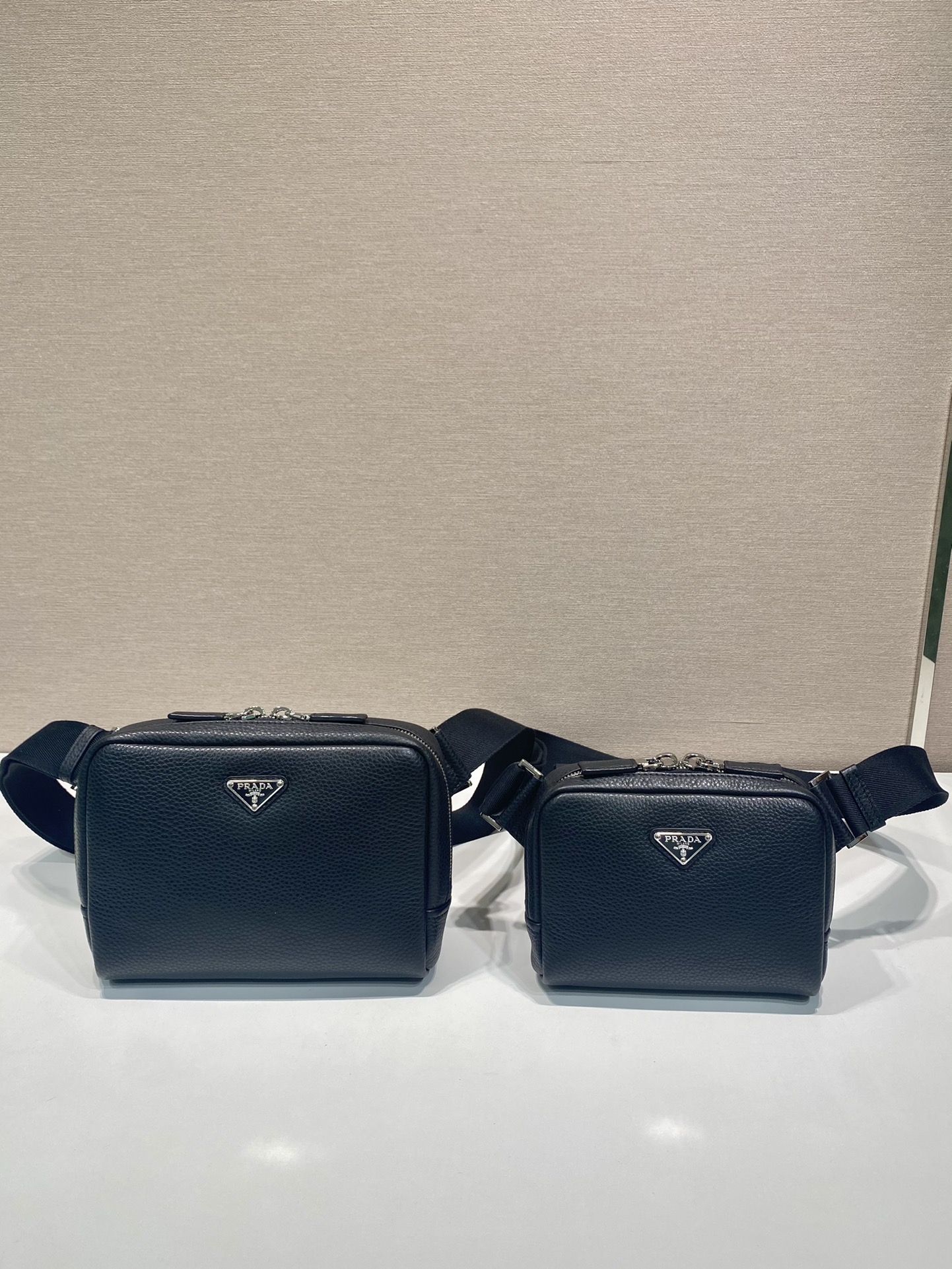 普拉达 PRADA  胸包 斜跨 单肩包  黑色 H0 2VH181_2BBE_F0002