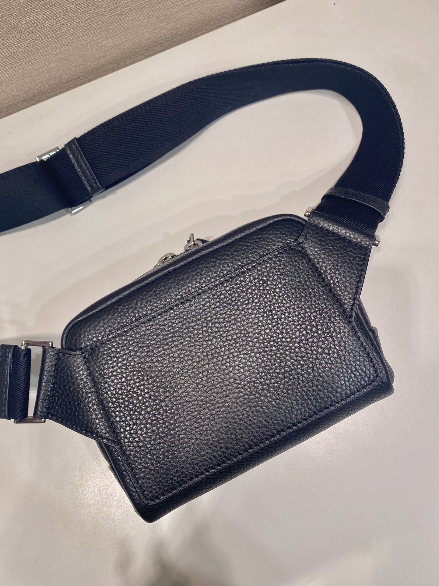 普拉达 PRADA  胸包 斜跨 单肩包  黑色 H0 2VH181_2BBE_F0002