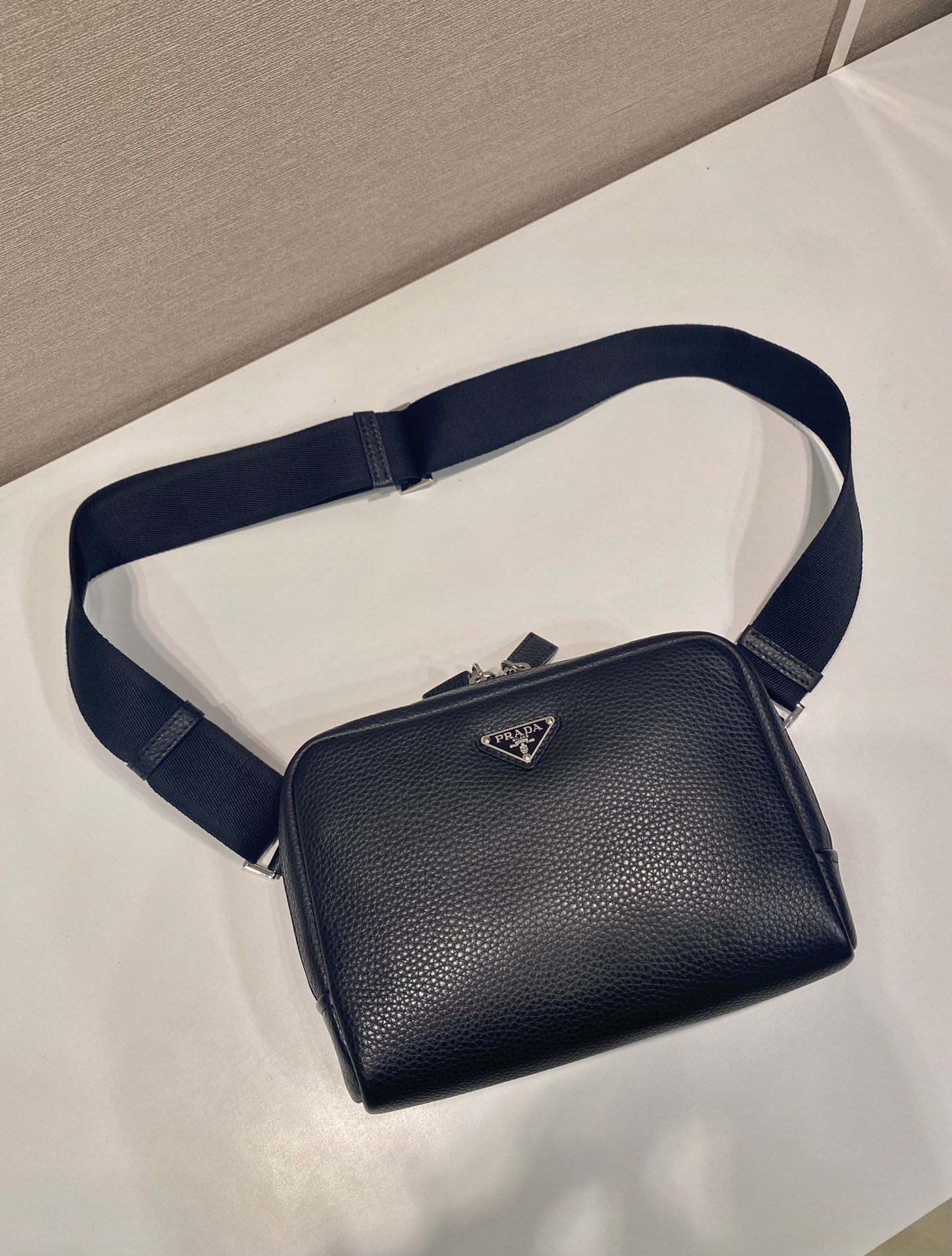 普拉达 PRADA  胸包 斜跨 单肩包  黑色 H0 2VH181_2BBE_F0002