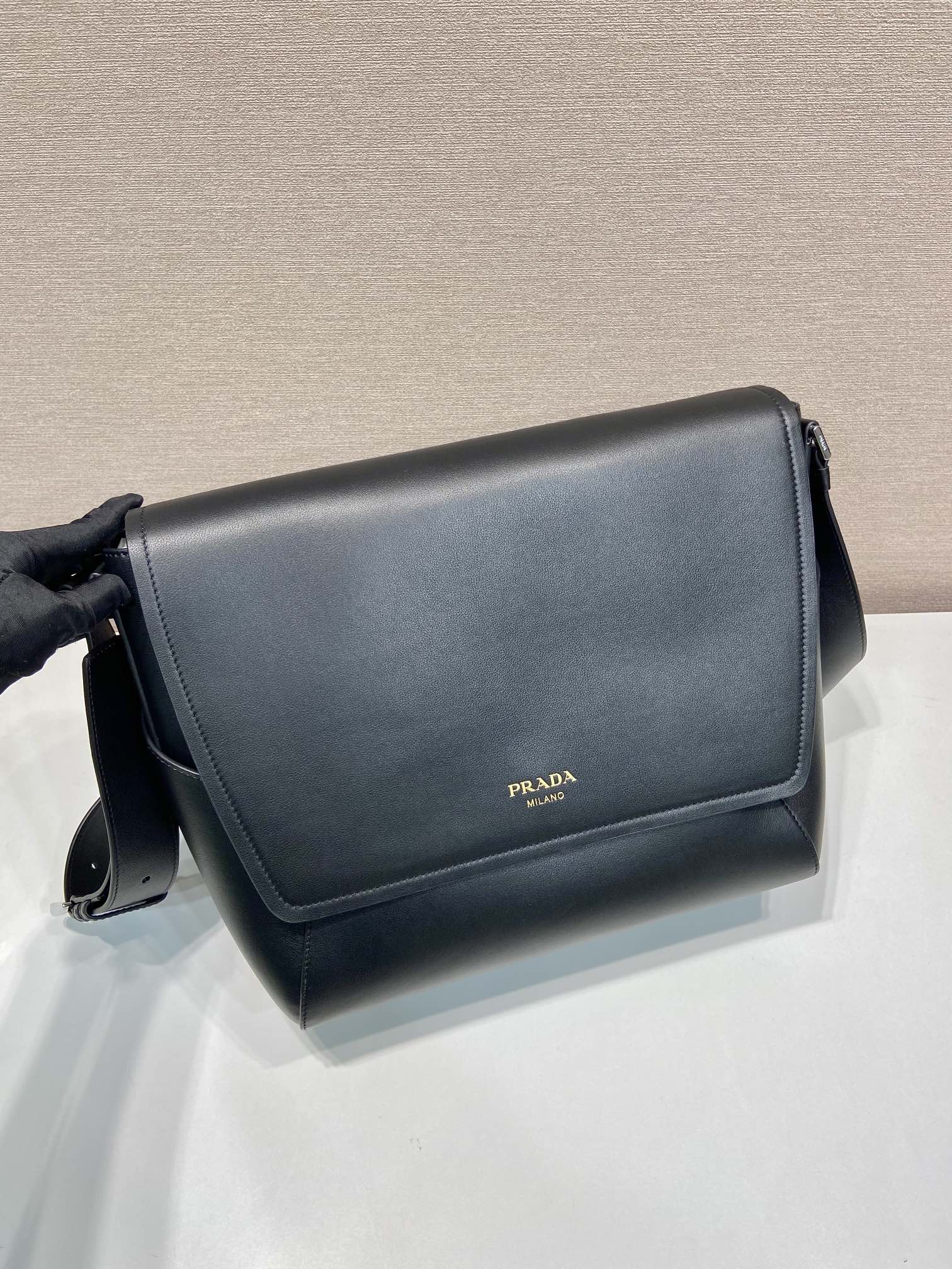 30 普拉达 PRADA Borsa 手提 斜跨 单肩包 黑色皮  H0-2VD068 