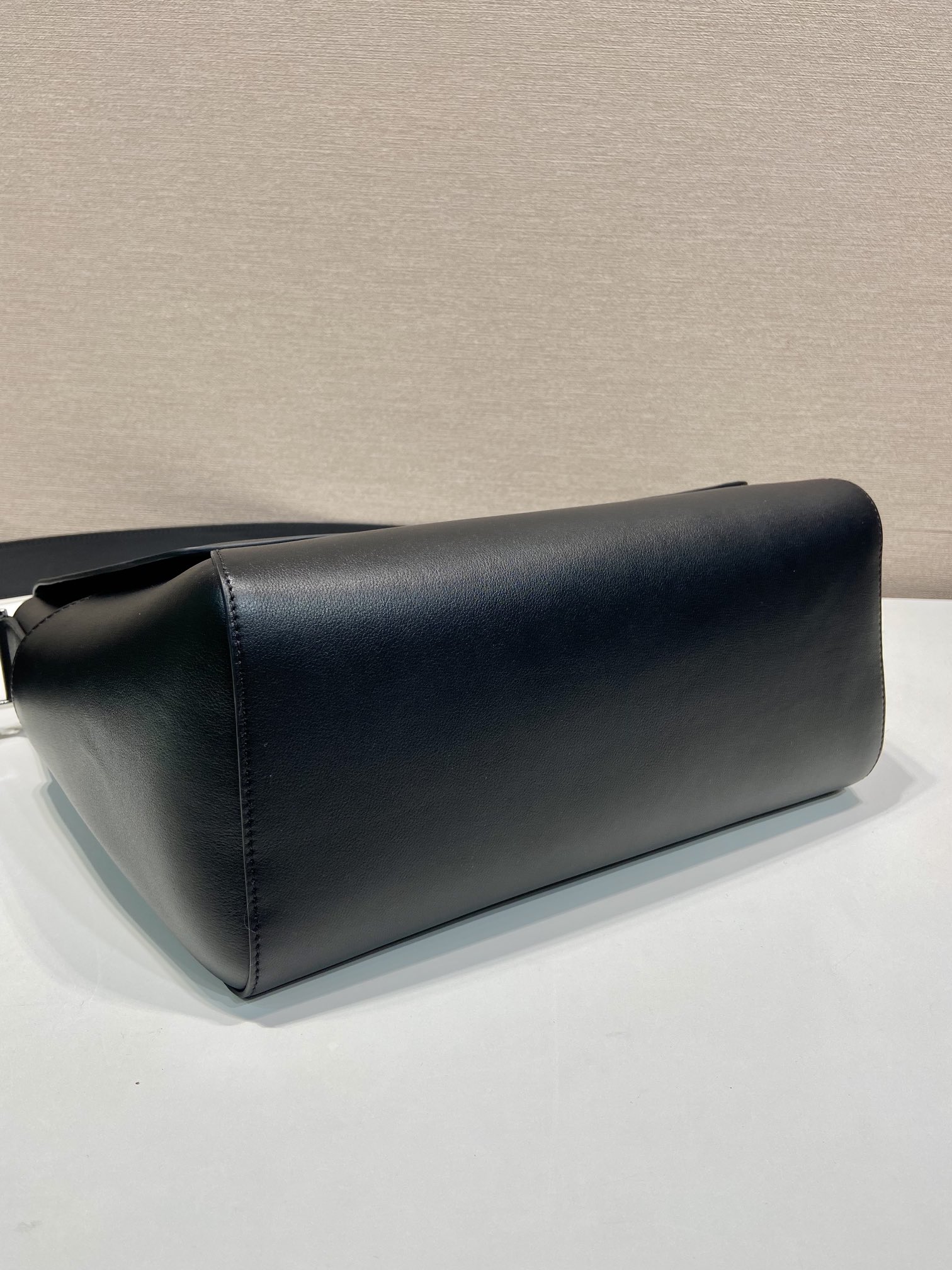 30 普拉达 PRADA Borsa 手提 斜跨 单肩包 黑色皮  H0-2VD068 