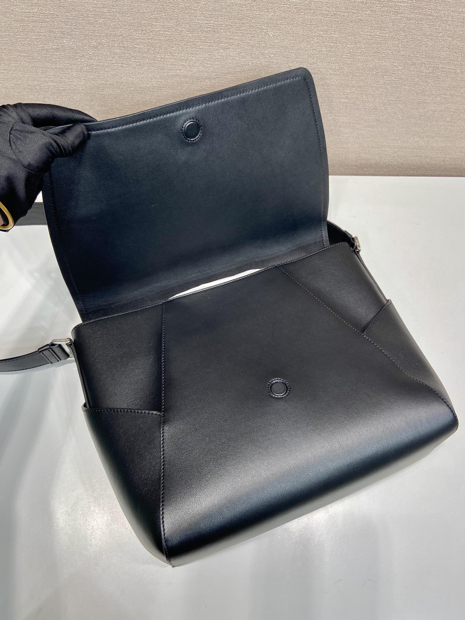 30 普拉达 PRADA Borsa 手提 斜跨 单肩包 黑色皮  H0-2VD068 