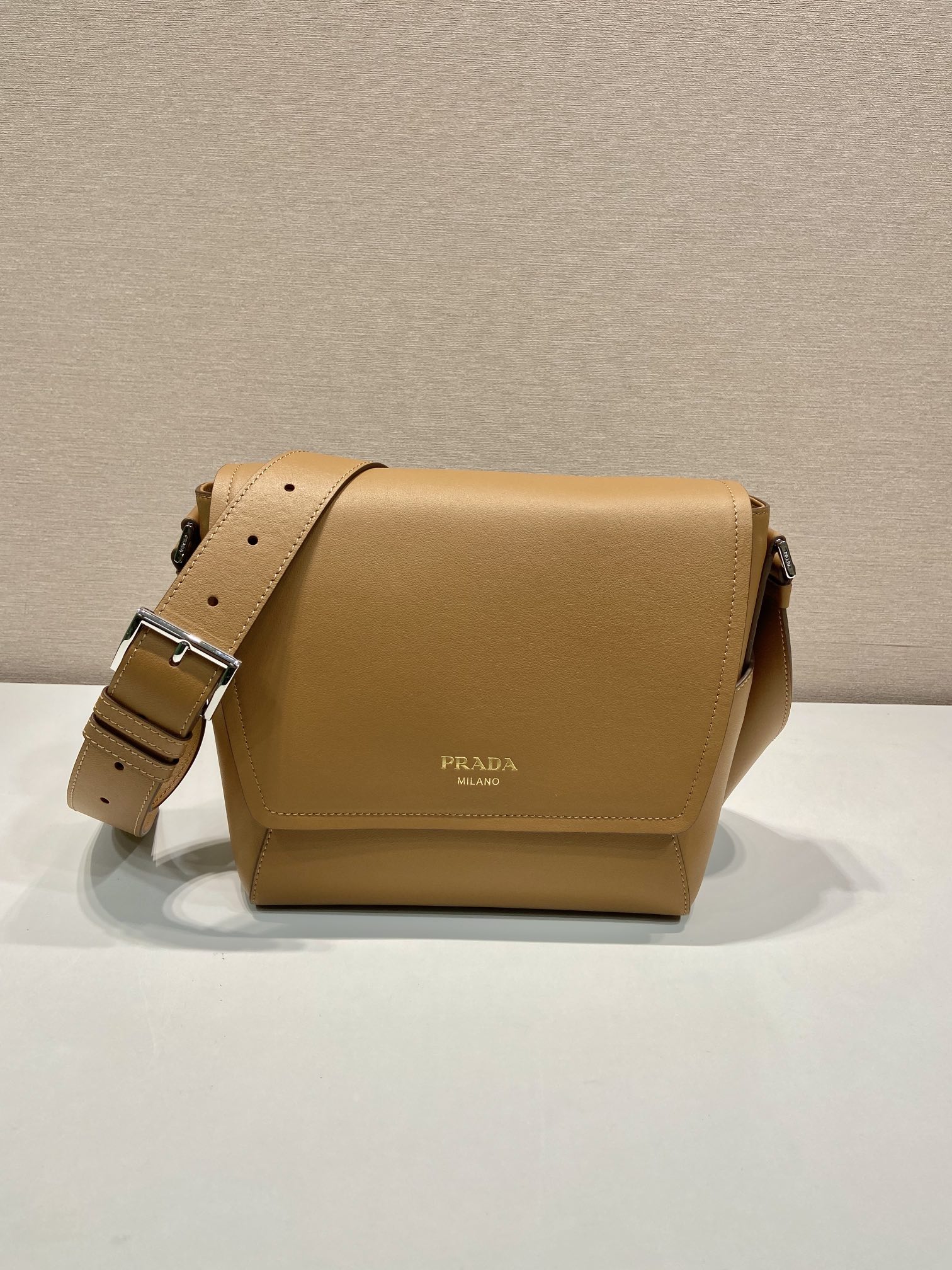 22 普拉达 PRADA  手提 斜跨 单肩包 焦糖色  H0-2VD069 