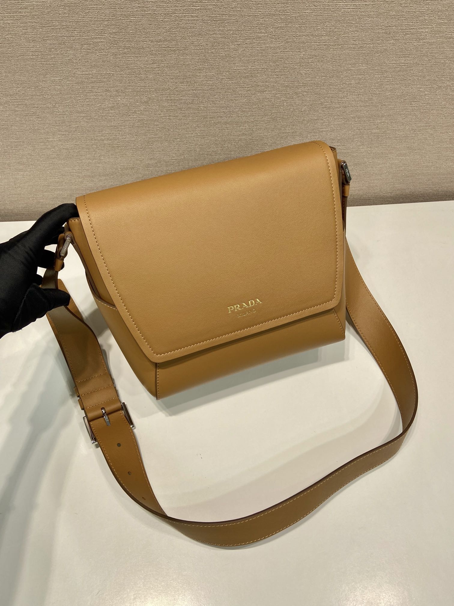 22 普拉达 PRADA  手提 斜跨 单肩包 焦糖色  H0-2VD069 