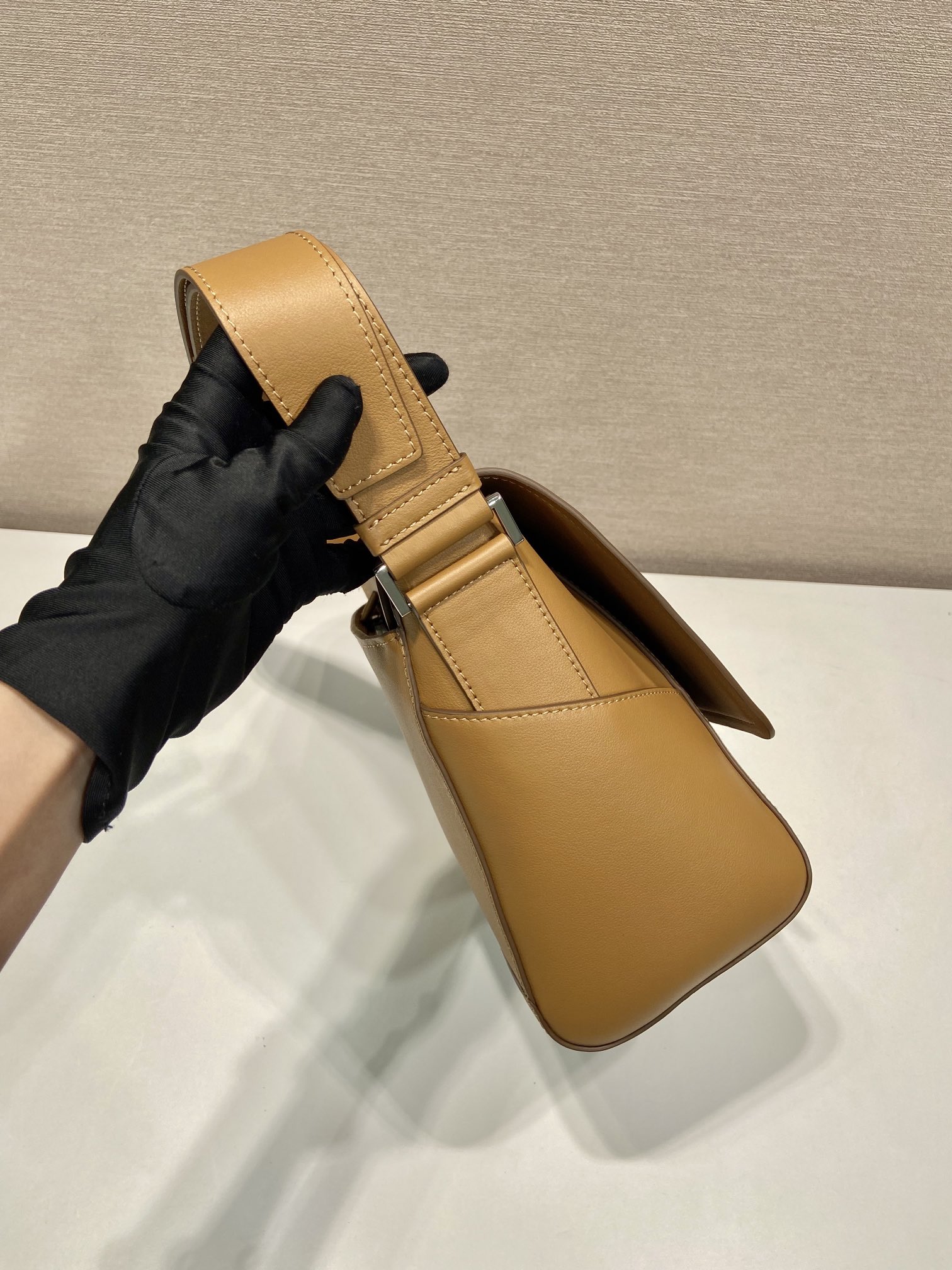 22 普拉达 PRADA  手提 斜跨 单肩包 焦糖色  H0-2VD069 