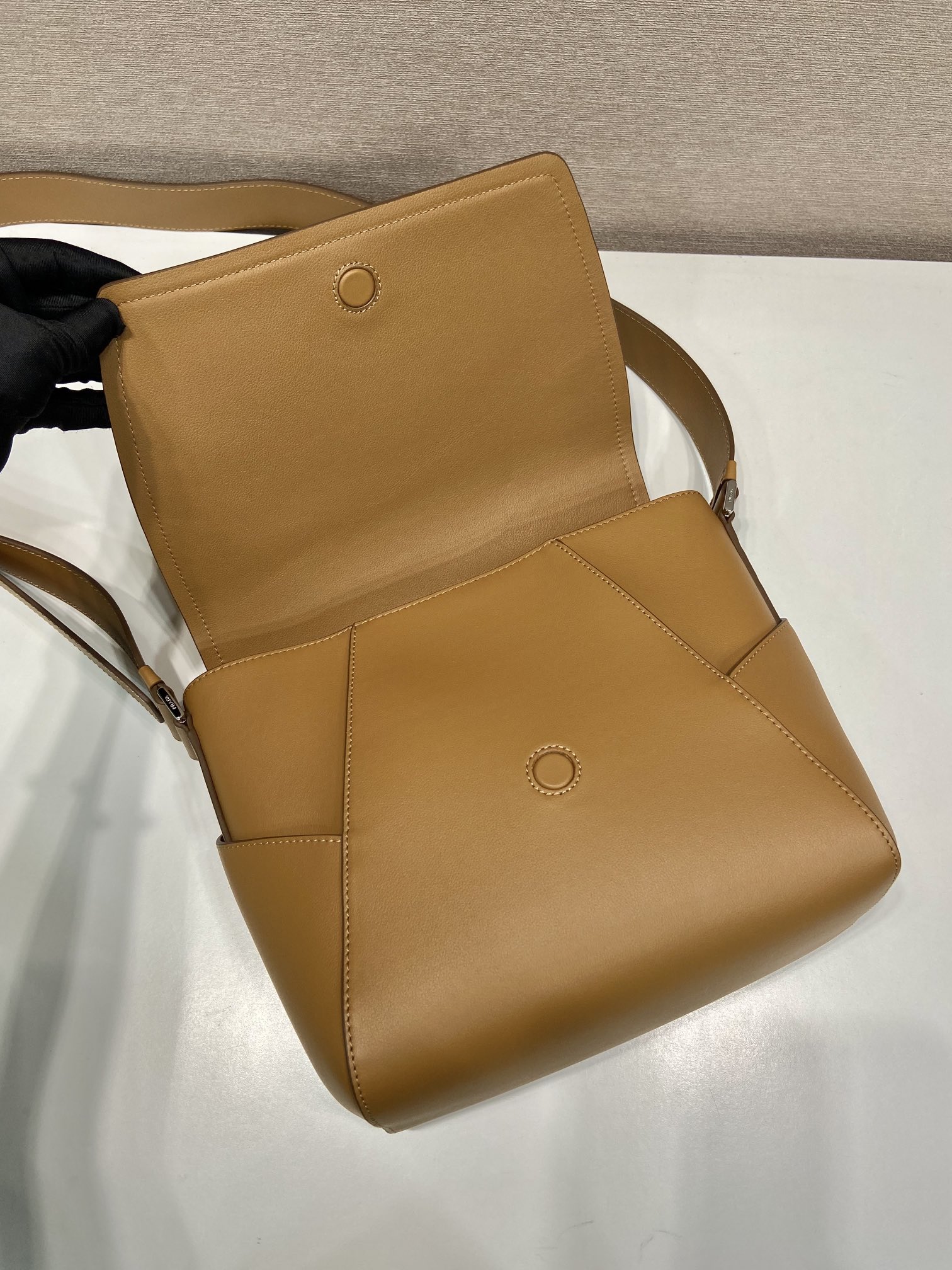 22 普拉达 PRADA  手提 斜跨 单肩包 焦糖色  H0-2VD069 