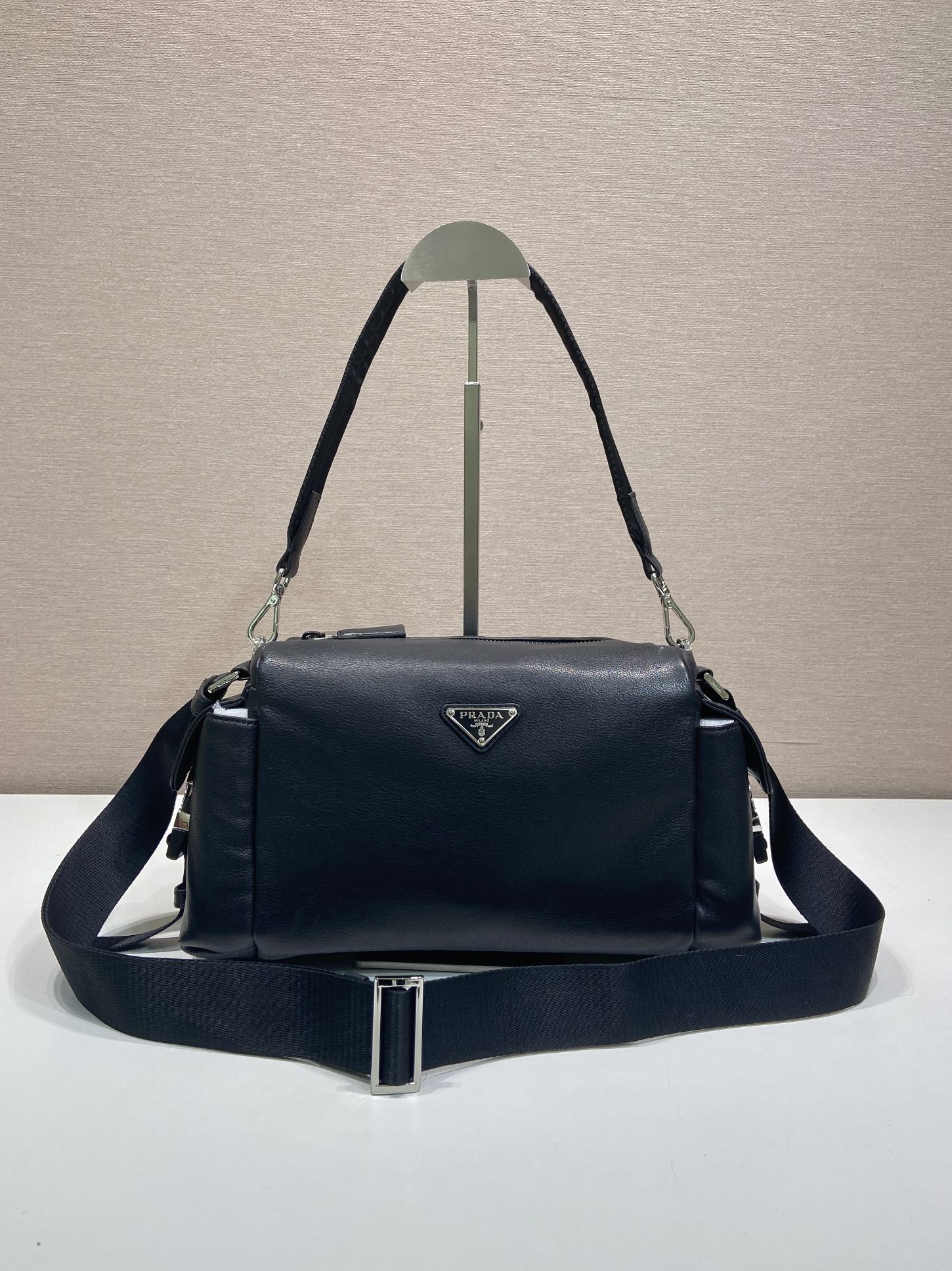 普拉达 PRADA  Re-Nylon 斜跨 单肩包 黑色 皮革 H0-2VH206_2HE8_F0002_V_OOO