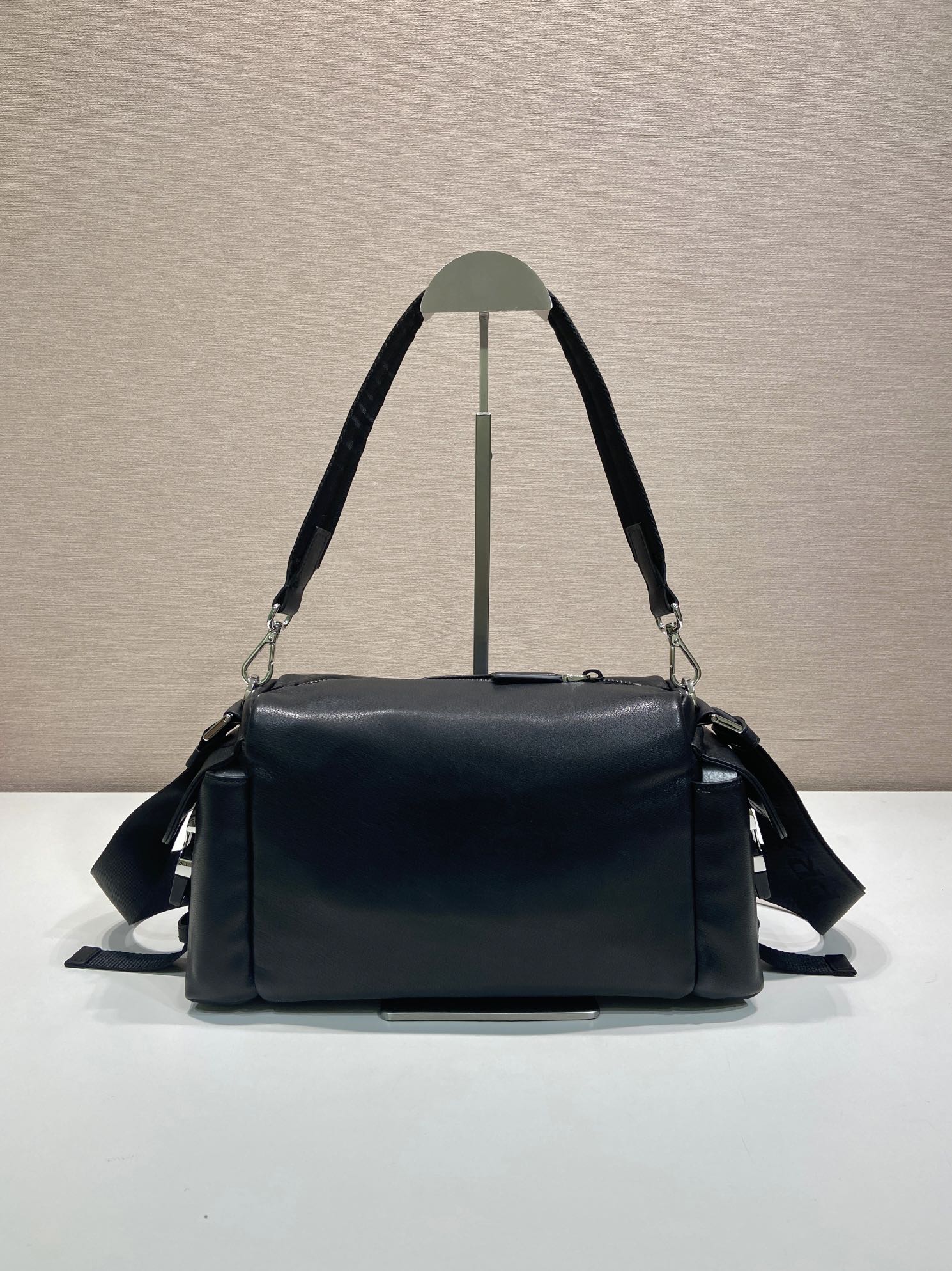 普拉达 PRADA  Re-Nylon 斜跨 单肩包 黑色 皮革 H0-2VH206_2HE8_F0002_V_OOO