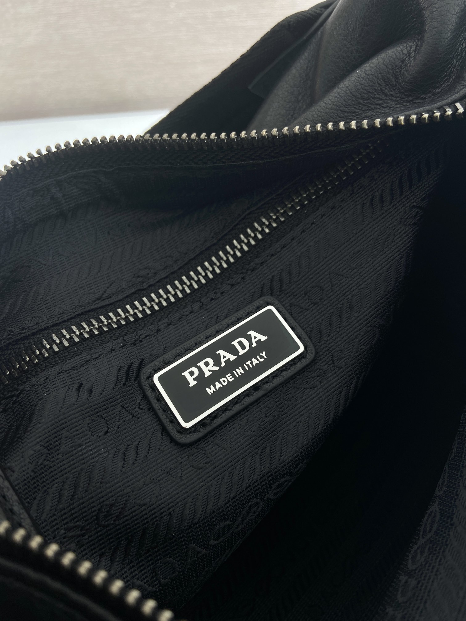 普拉达 PRADA  Re-Nylon 斜跨 单肩包 黑色 皮革 H0-2VH206_2HE8_F0002_V_OOO
