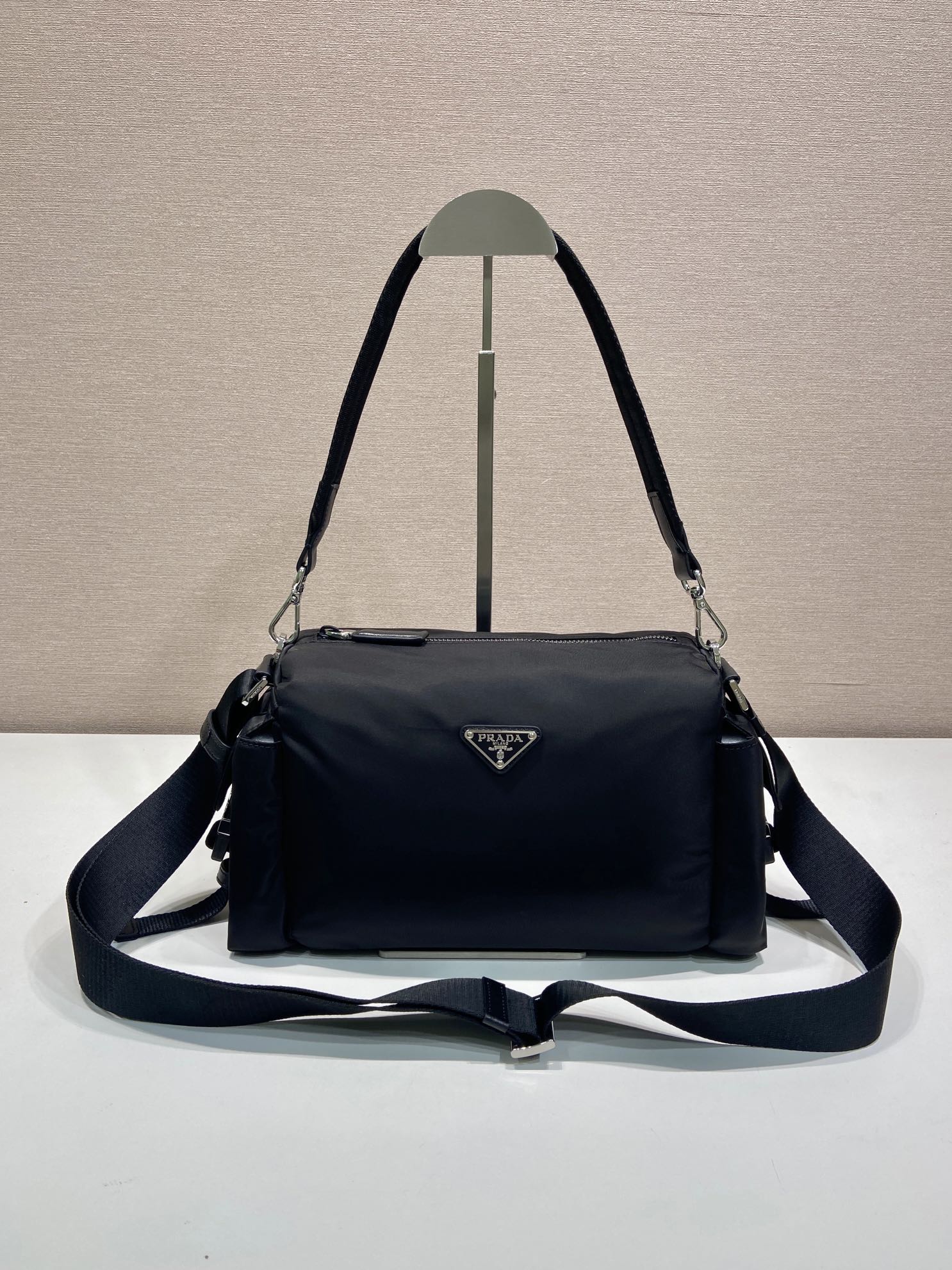 普拉达 PRADA  Re-Nylon 斜跨 单肩包 黑色尼龙 F0-2VH206_2DW3_V_OOO