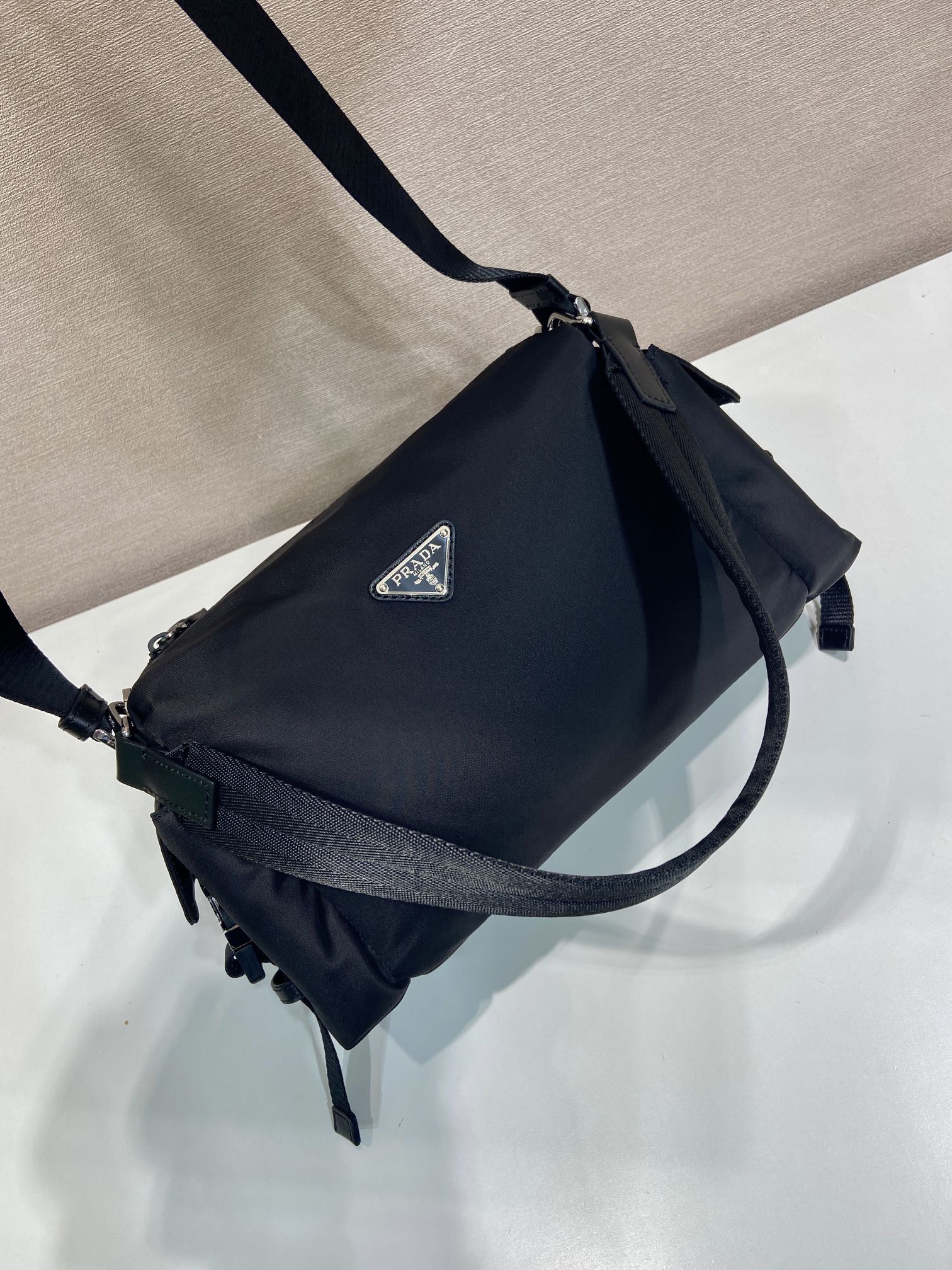 普拉达 PRADA  Re-Nylon 斜跨 单肩包 黑色尼龙 F0-2VH206_2DW3_V_OOO