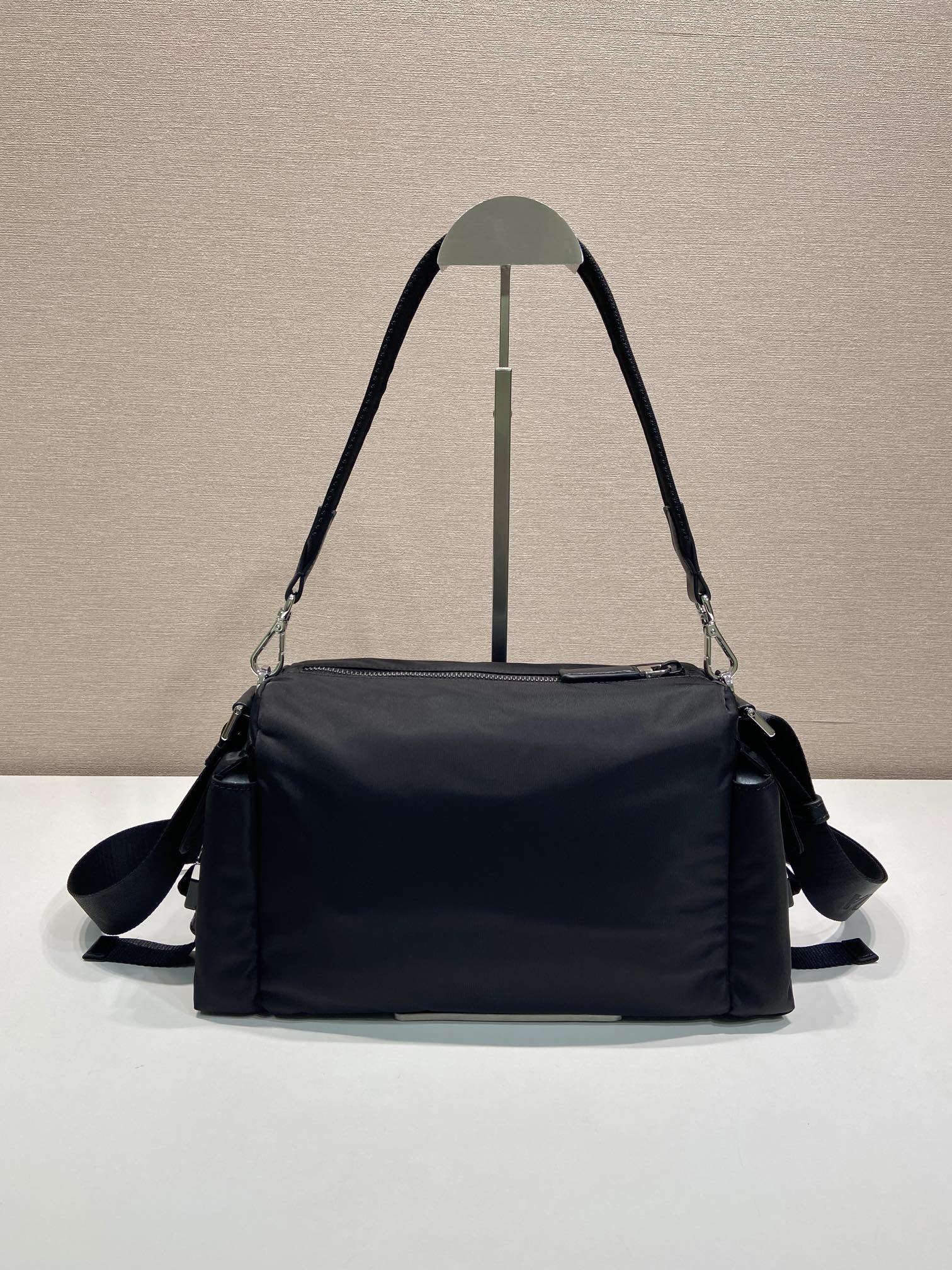 普拉达 PRADA  Re-Nylon 斜跨 单肩包 黑色尼龙 F0-2VH206_2DW3_V_OOO