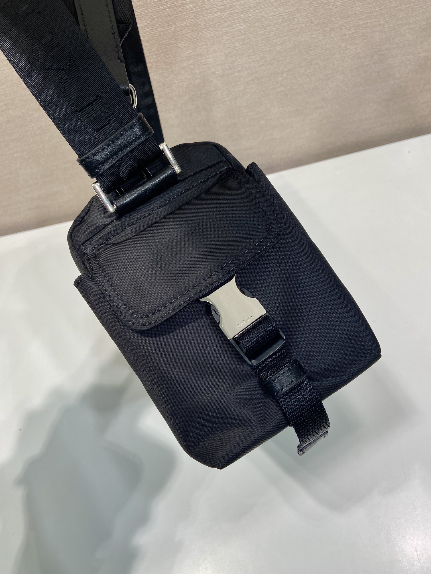 普拉达 PRADA  Re-Nylon 斜跨 单肩包 黑色尼龙 F0-2VH206_2DW3_V_OOO