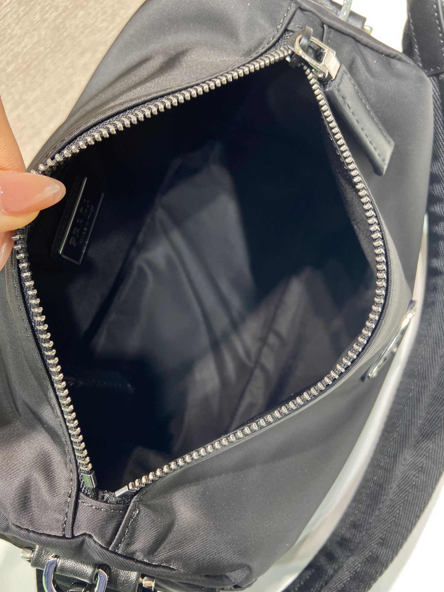 普拉达 PRADA  Re-Nylon 斜跨 单肩包 黑色尼龙 F0-2VH206_2DW3_V_OOO