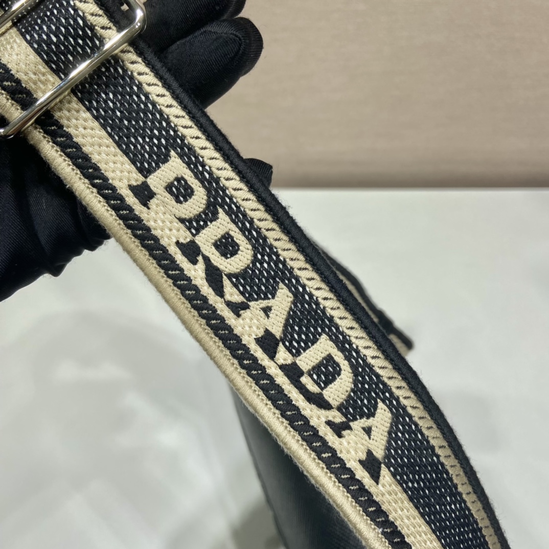 普拉达 PRADA Saffiano 邮差 斜跨 单肩包 皮革 H0-2VD046_2FAD_F0002_V_OOO