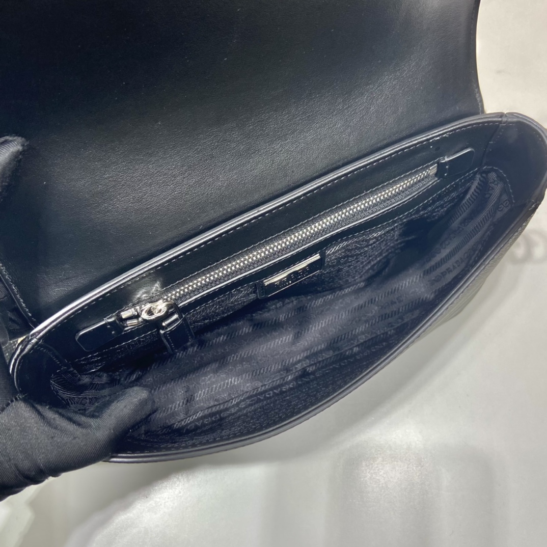 普拉达 PRADA Saffiano 邮差 斜跨 单肩包 皮革 H0-2VD046_2FAD_F0002_V_OOO