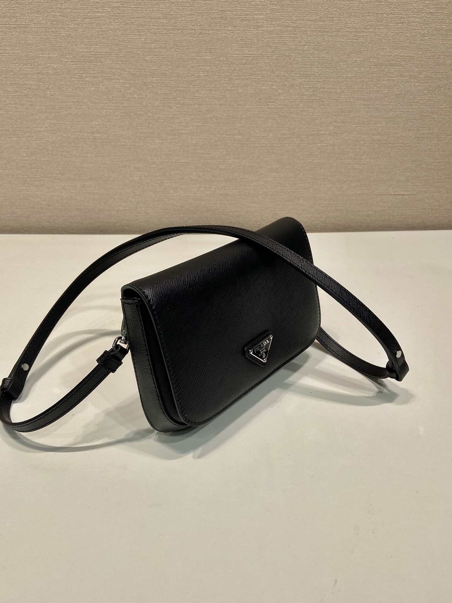 普拉达 PRADA  邮差 斜跨 单肩包 黑色十字纹 F0-2VD061_9Z2_F0002