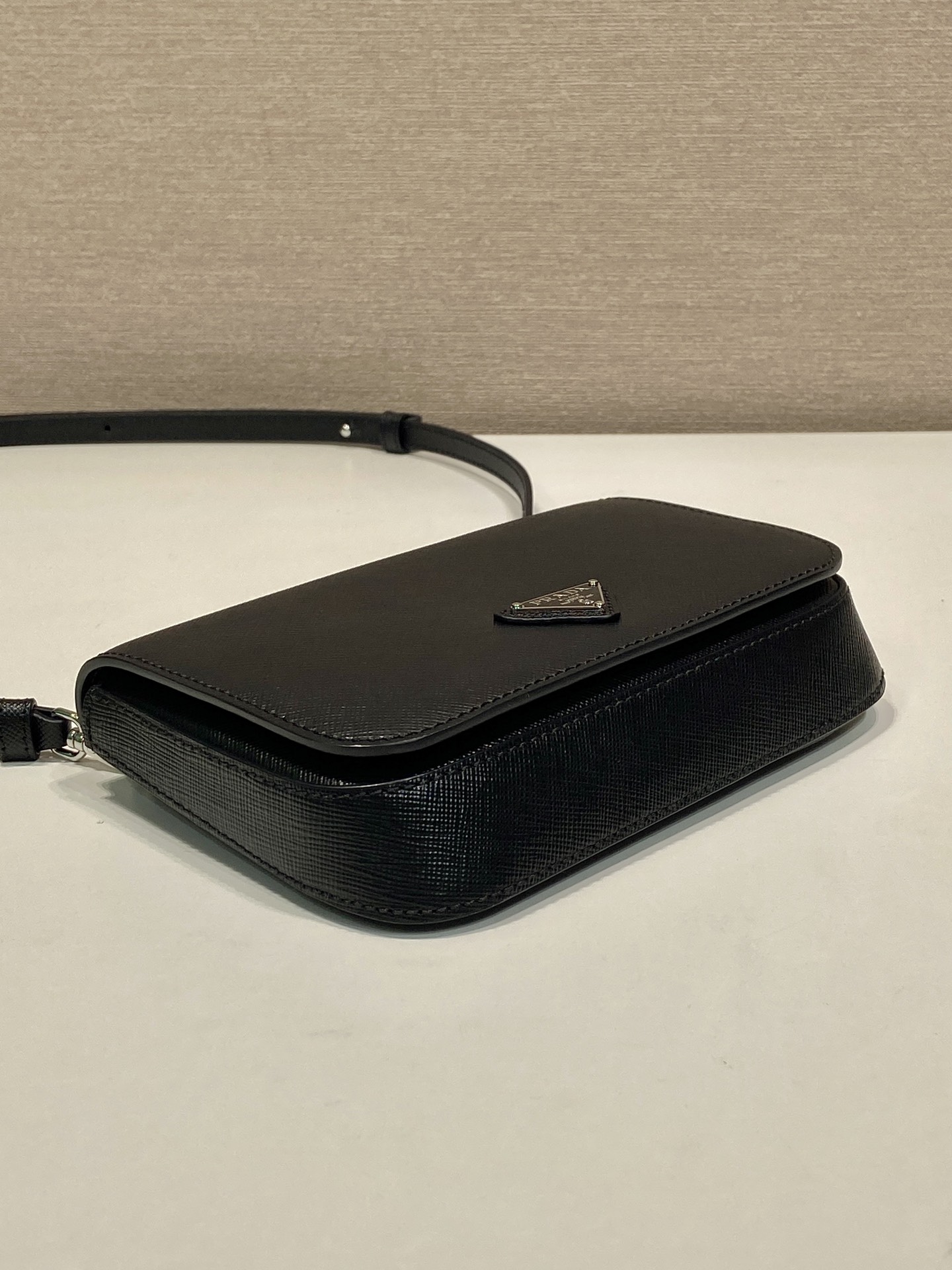 普拉达 PRADA  邮差 斜跨 单肩包 黑色十字纹 F0-2VD061_9Z2_F0002