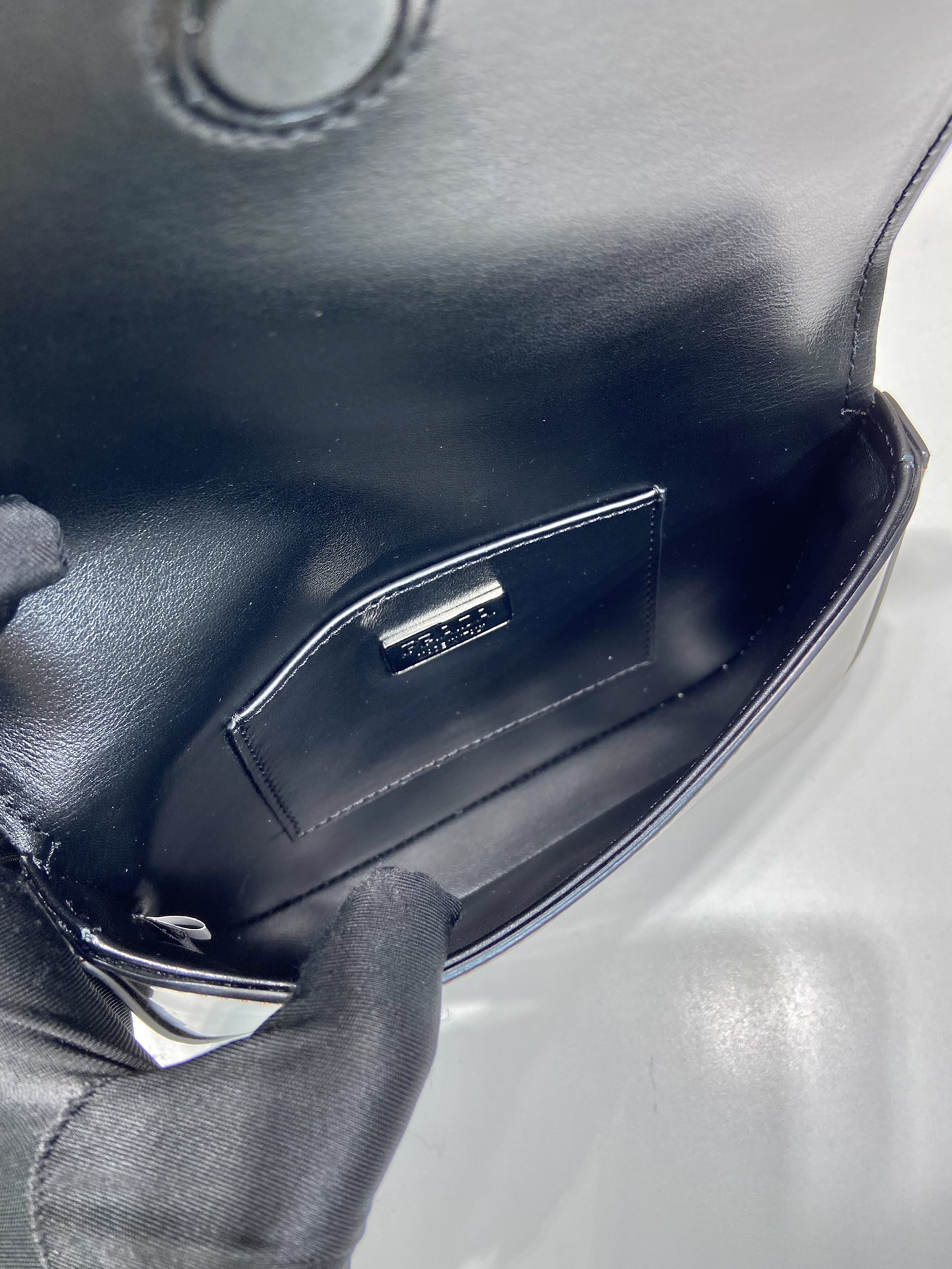 普拉达 PRADA  邮差 斜跨 单肩包 红色亮面漆皮  F0-2VD061 