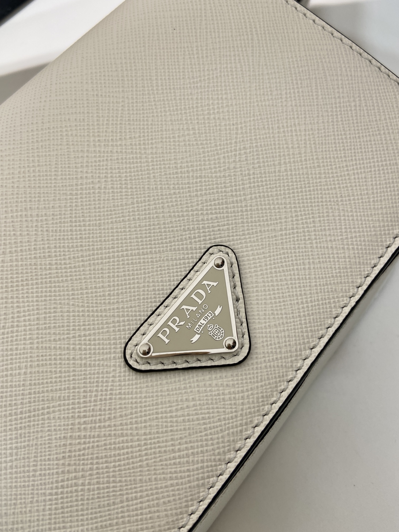 普拉达 PRADA  邮差 斜跨 单肩包 白色十字纹 F0-2VD061_9Z2_F0PG7