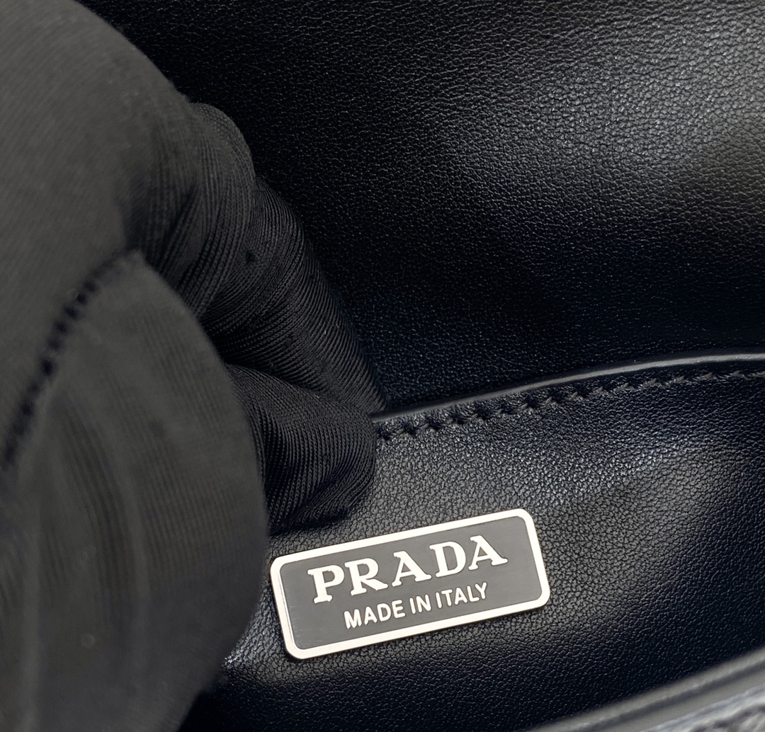普拉达 PRADA  邮差 斜跨 单肩包 白色十字纹 F0-2VD061_9Z2_F0PG7