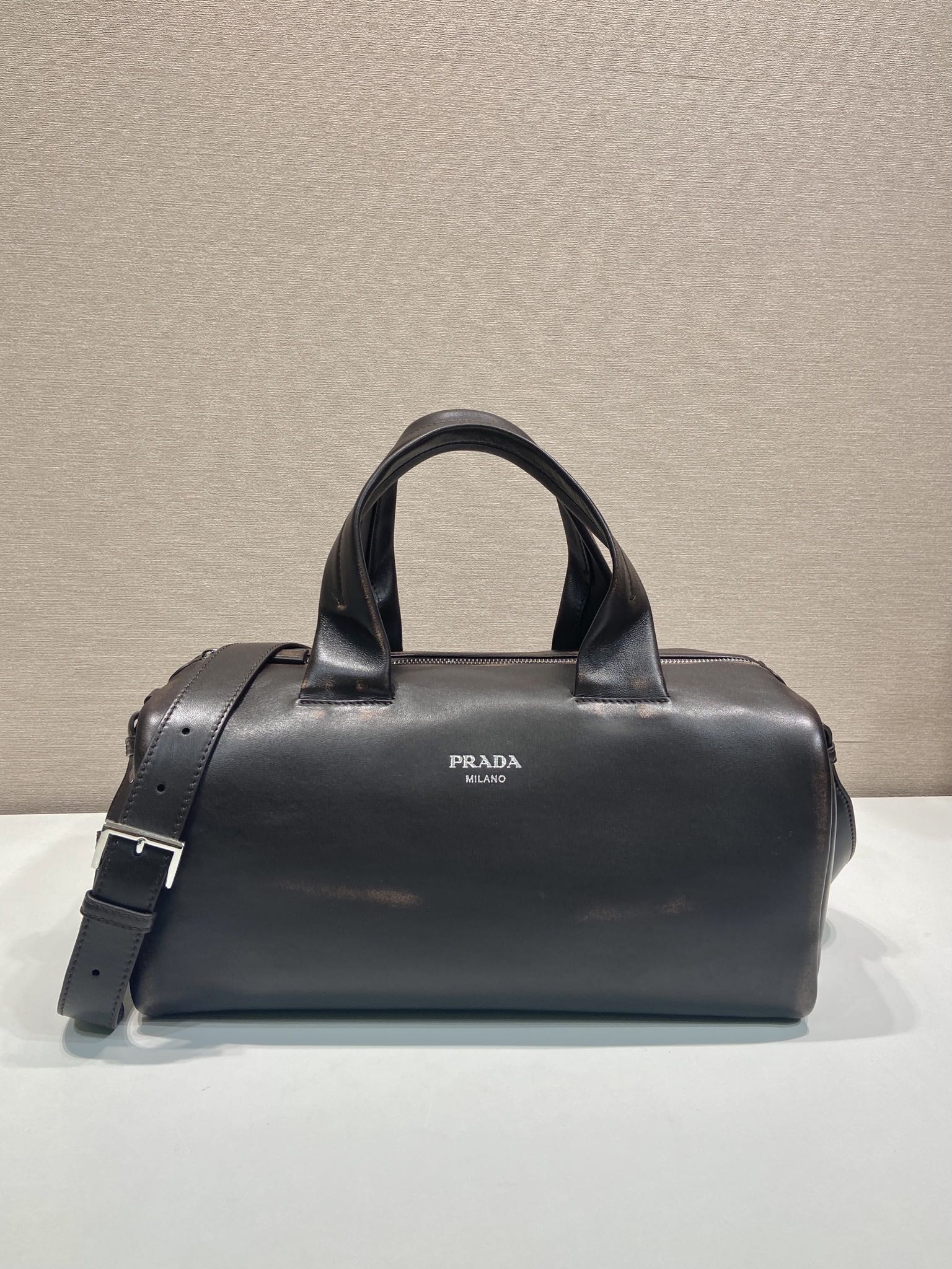 35CM 普拉达 PRADA Nappa 斜跨 单肩包  羊皮 黑棕 H0-2VC046_2C75_F0003