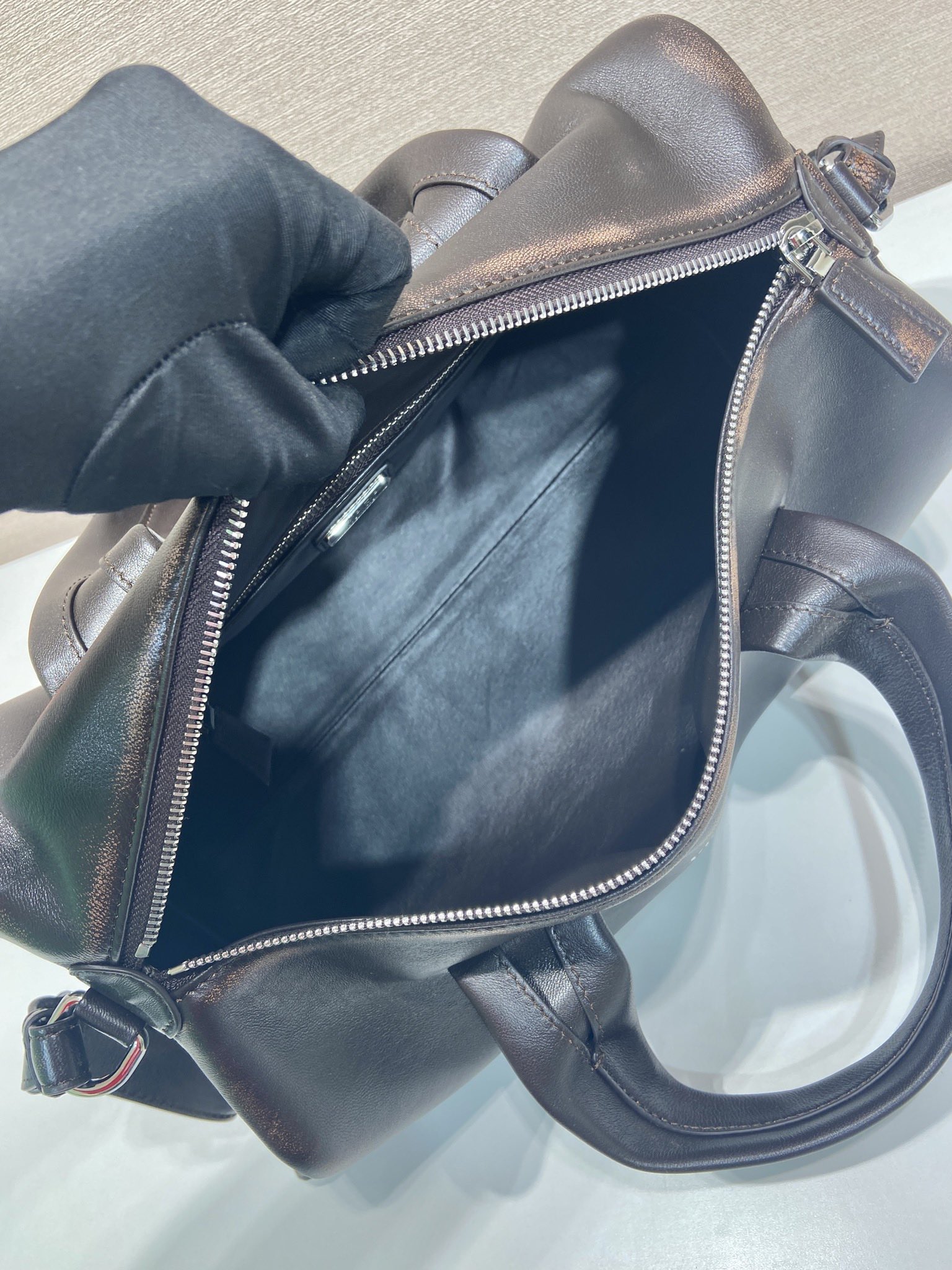 35CM 普拉达 PRADA Nappa 斜跨 单肩包  羊皮 黑棕 H0-2VC046_2C75_F0003