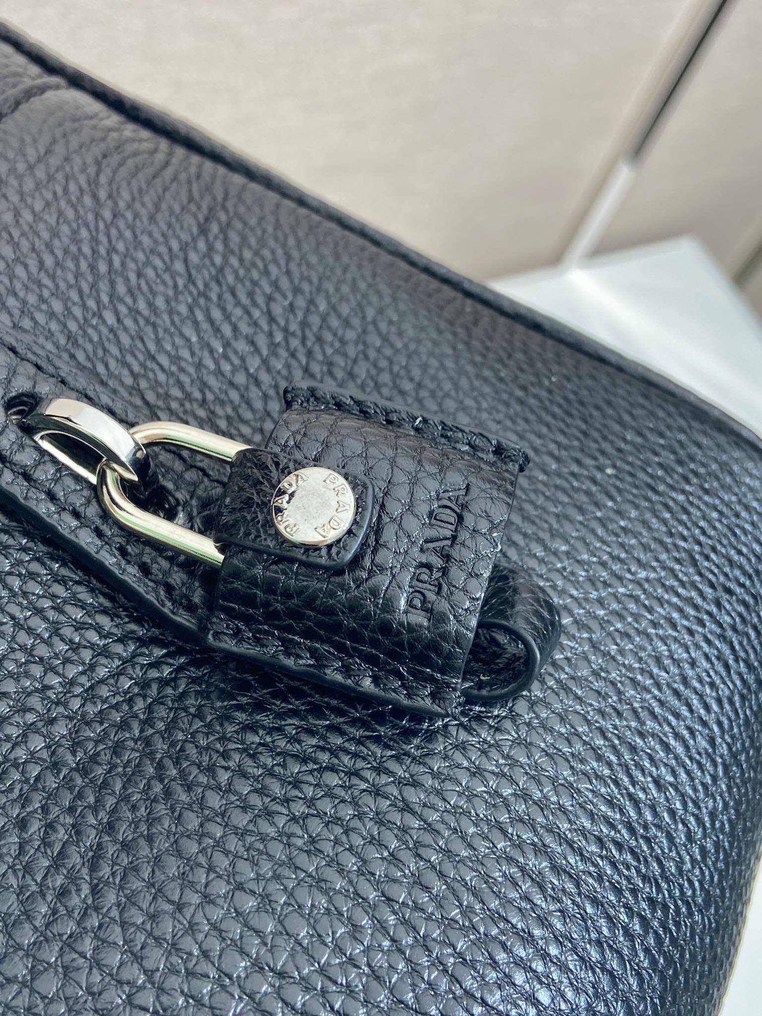 普拉达 PRADA Saffiano 公文手提 斜跨 单肩包  黑色荔枝  H0-2VE027_2BBE_F0002