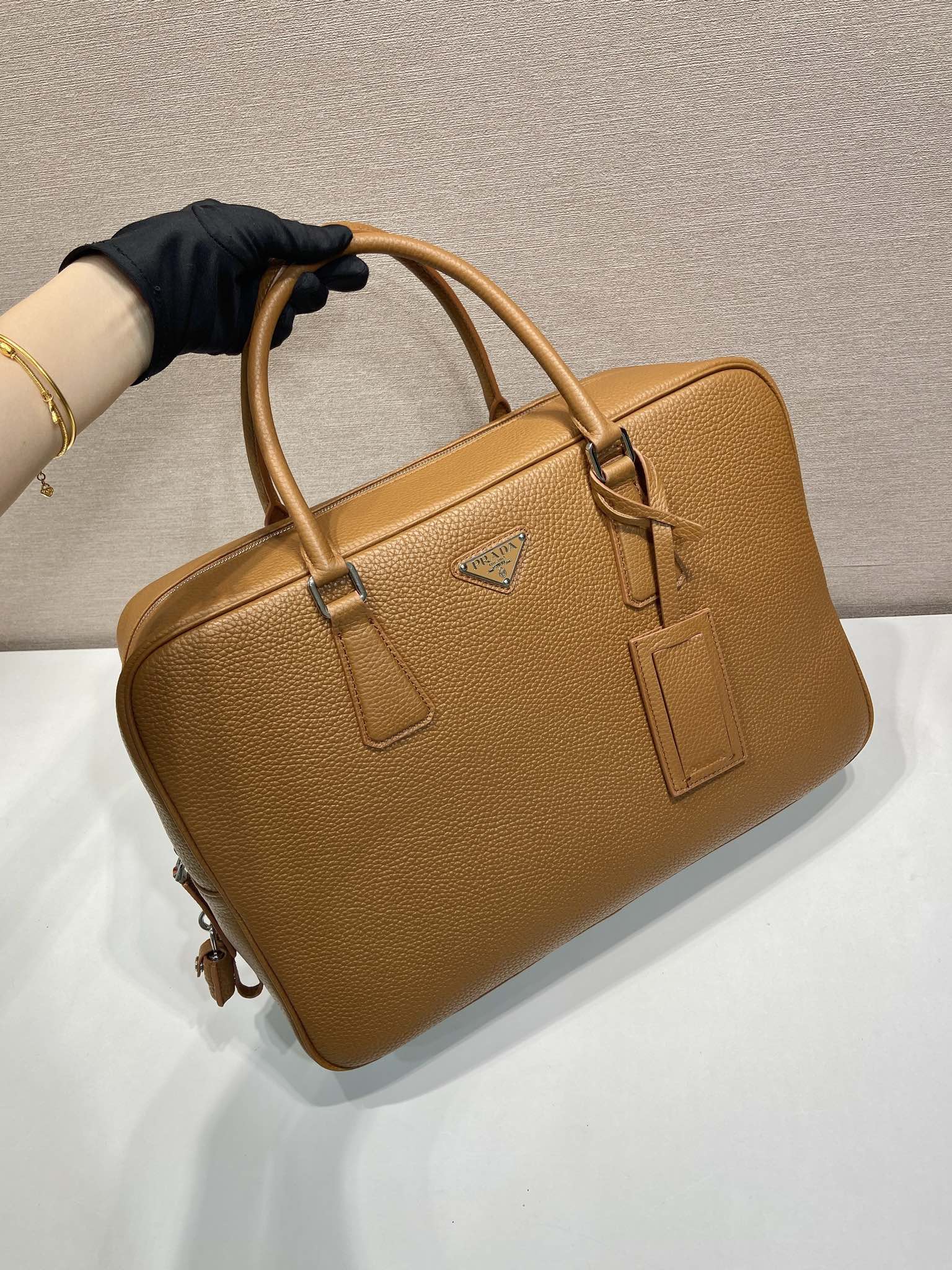 普拉达 PRADA Saffiano 公文手提 斜跨 单肩包  棕色荔枝  H0-2VE027 