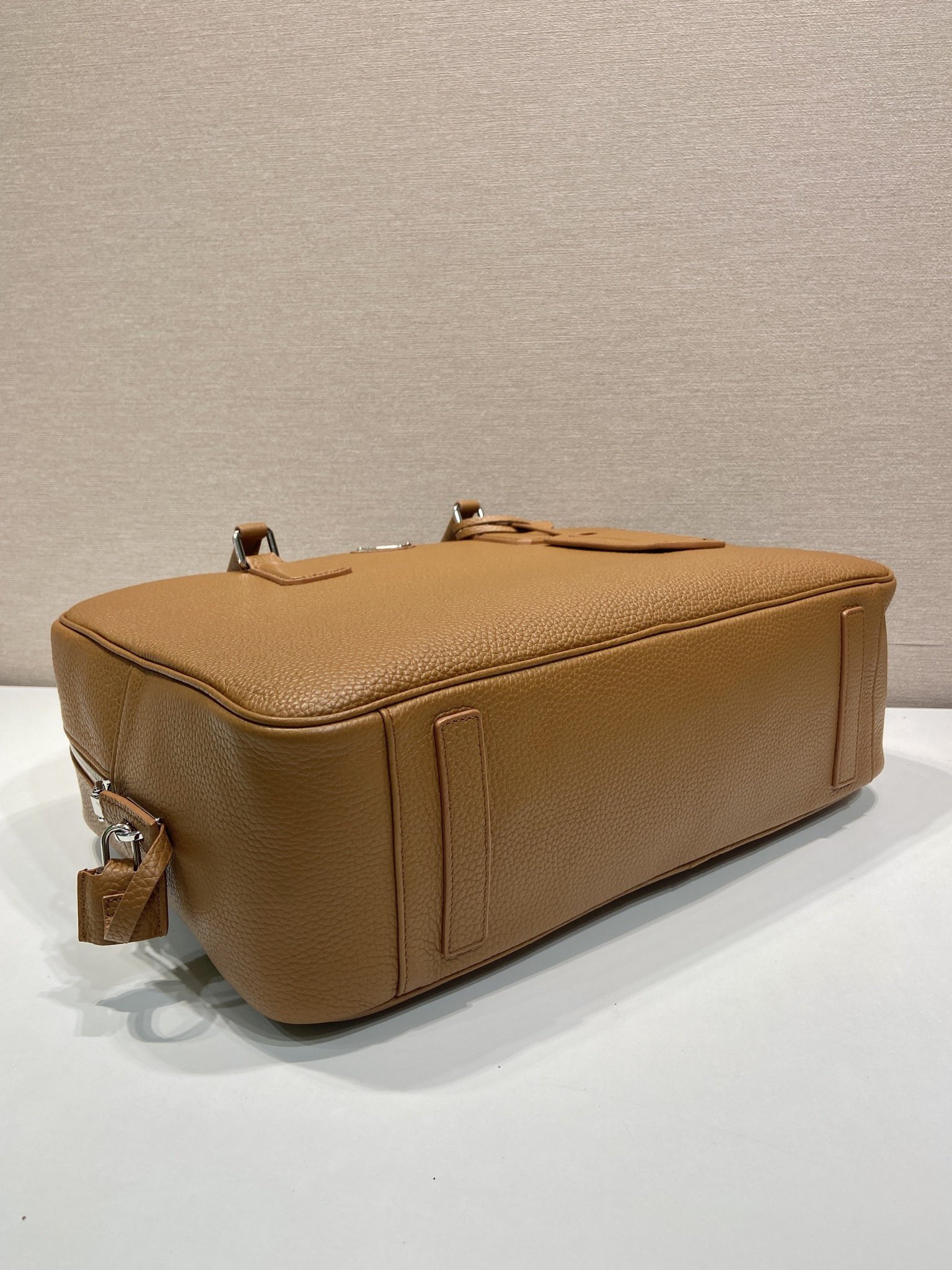 普拉达 PRADA Saffiano 公文手提 斜跨 单肩包  棕色荔枝  H0-2VE027 