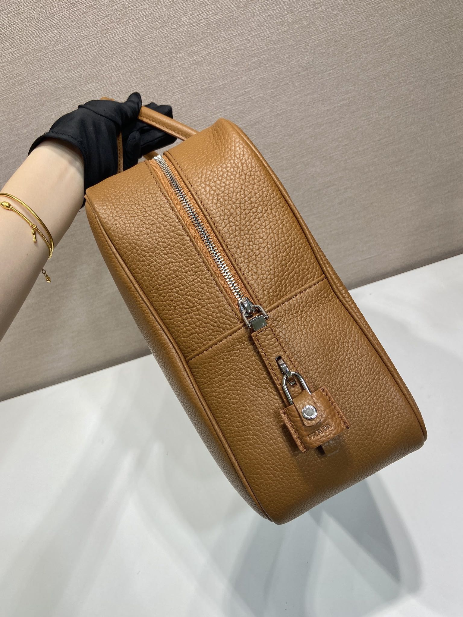 普拉达 PRADA Saffiano 公文手提 斜跨 单肩包  棕色荔枝  H0-2VE027 