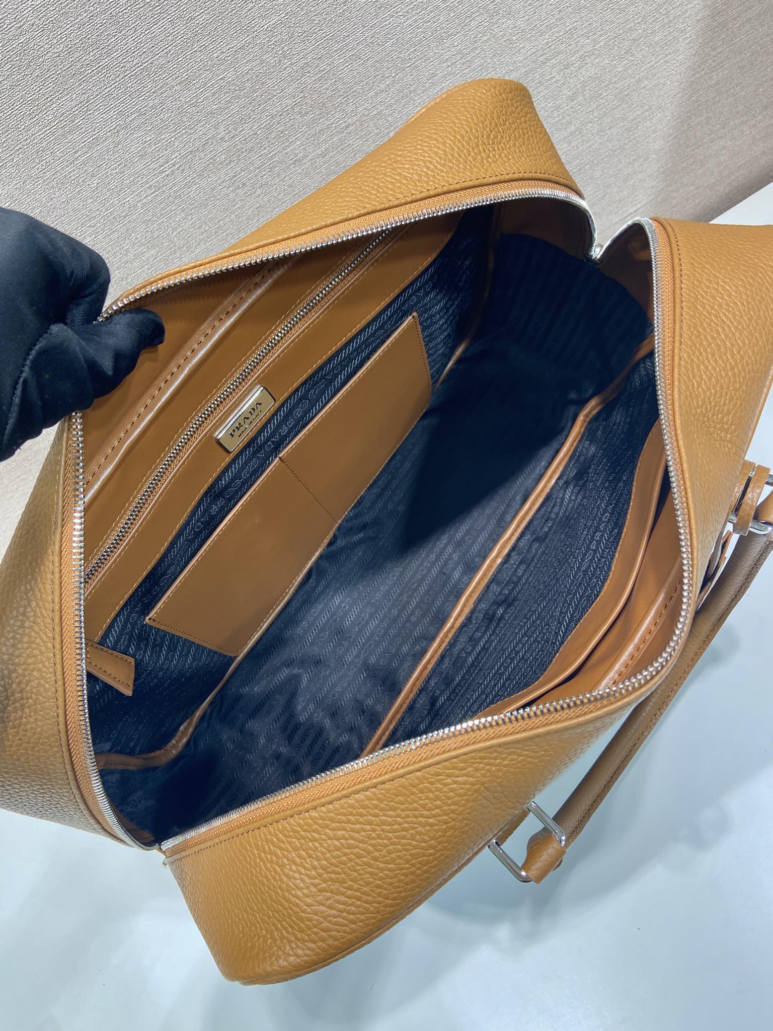 普拉达 PRADA Saffiano 公文手提 斜跨 单肩包  棕色荔枝  H0-2VE027 