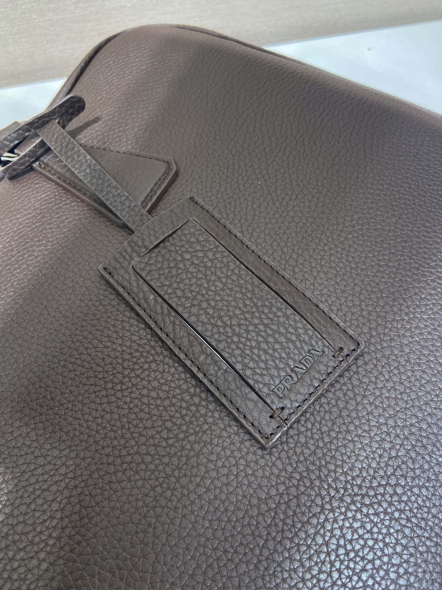 普拉达 PRADA Saffiano 公文手提 斜跨 单肩包  褐色荔枝  H0-2VE027_2BBE_F0038_V_OOO