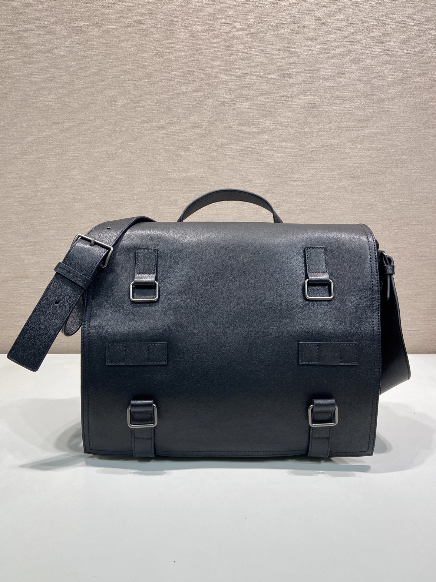 34CM 普拉达 PRADA  邮差手提  斜跨 单肩包  黑色皮  J0-_2VD085_2HE8_F0002_V_TOP