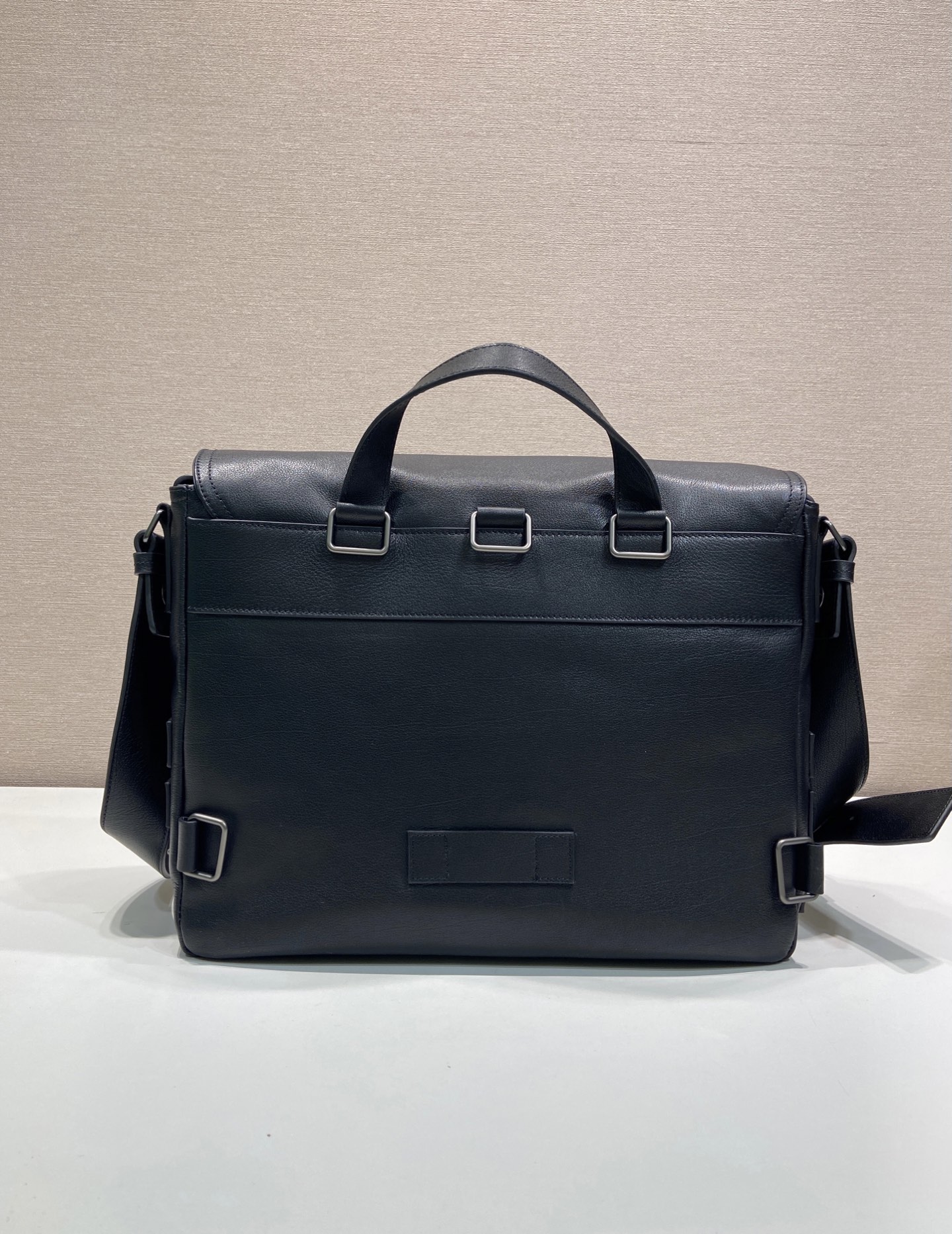34CM 普拉达 PRADA  邮差手提  斜跨 单肩包  黑色皮  J0-_2VD085_2HE8_F0002_V_TOP
