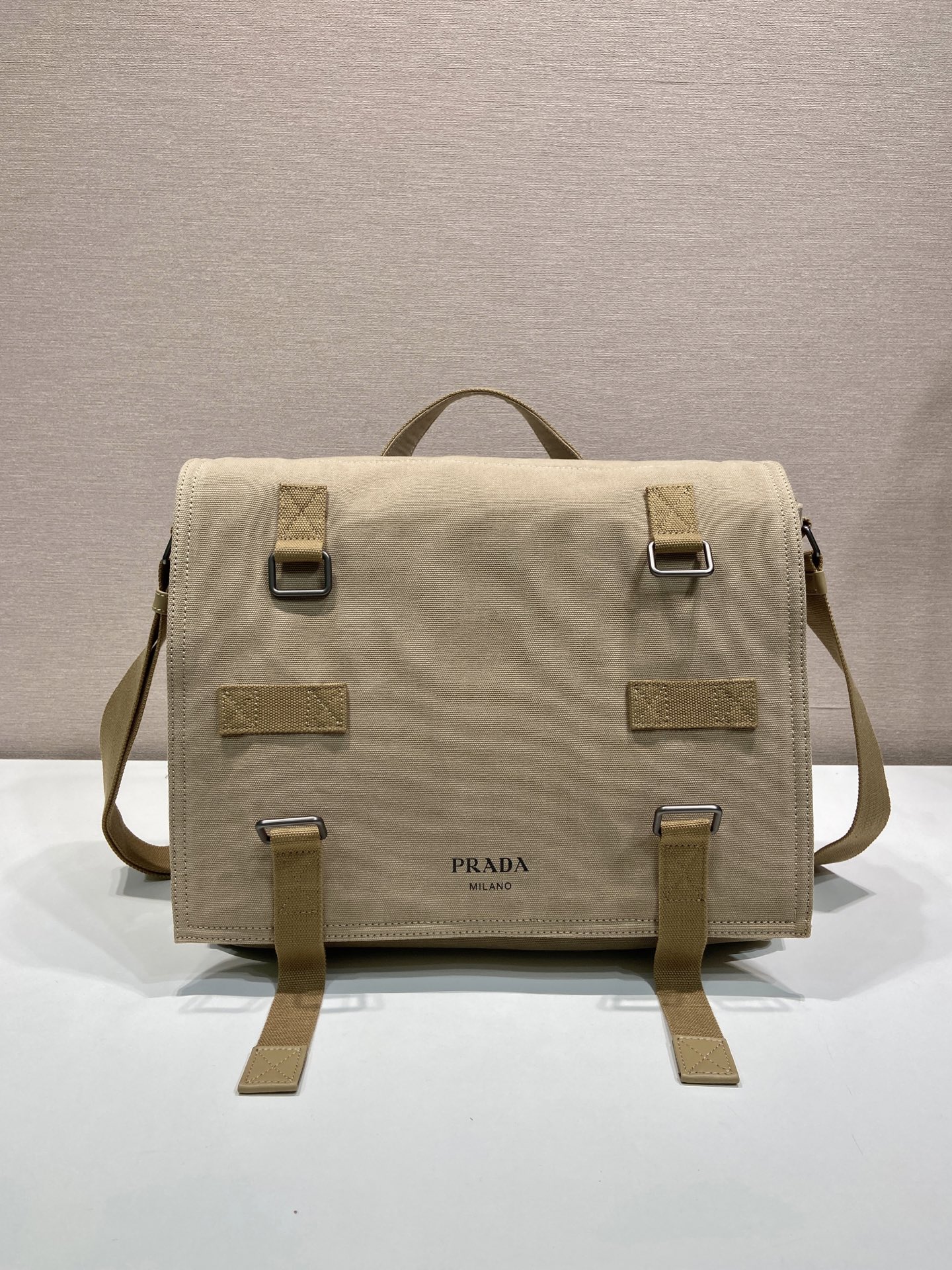 34CM 普拉达 PRADA  邮差手提  斜跨 单肩包  沙漠米色帆布  H0-_2VD085_010_F0F24_V_OOP
