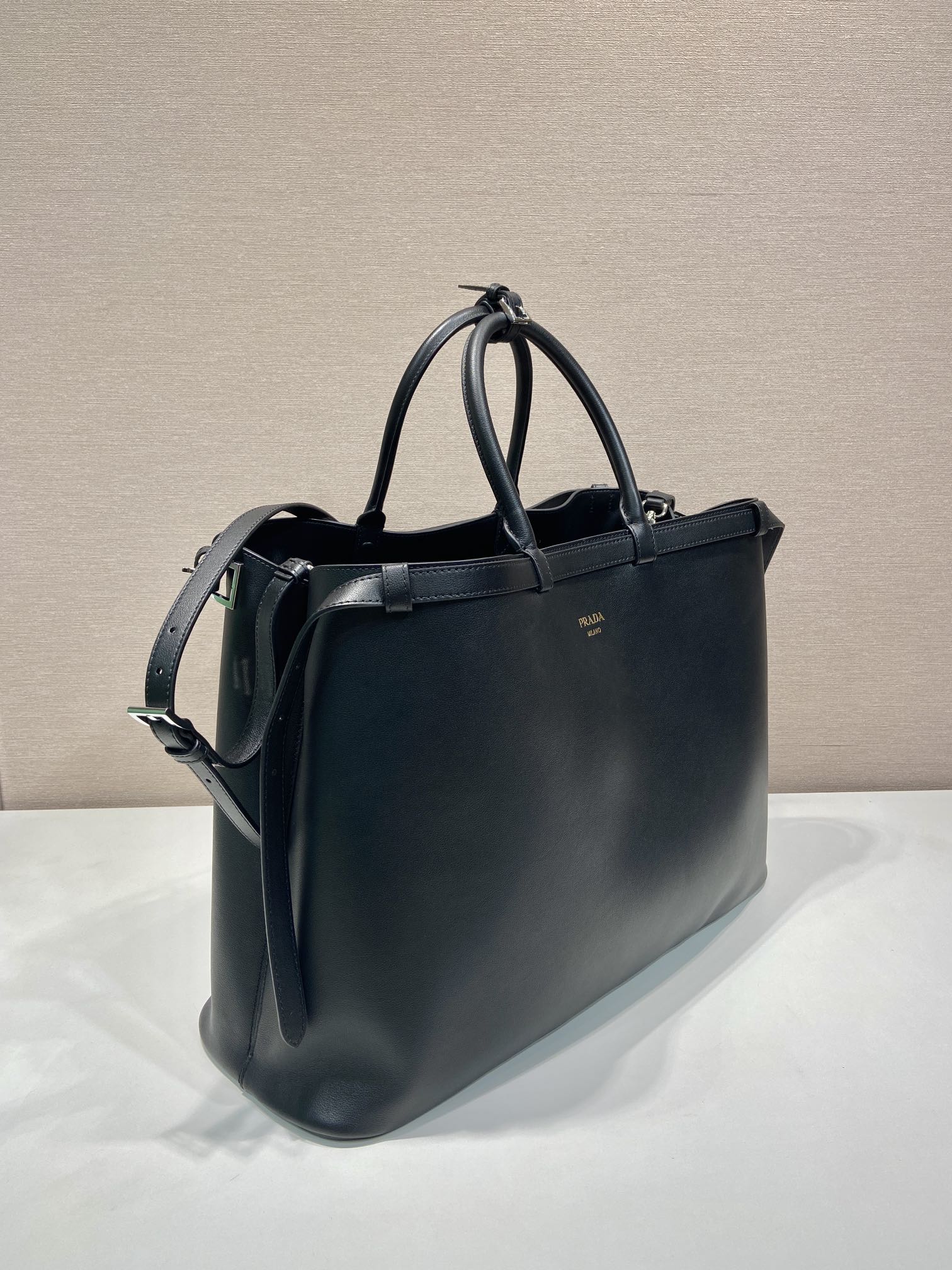 48CM 普拉达 PRADA Buckle 手提 斜跨 单肩包 黑色细带 J0-_2VG126 