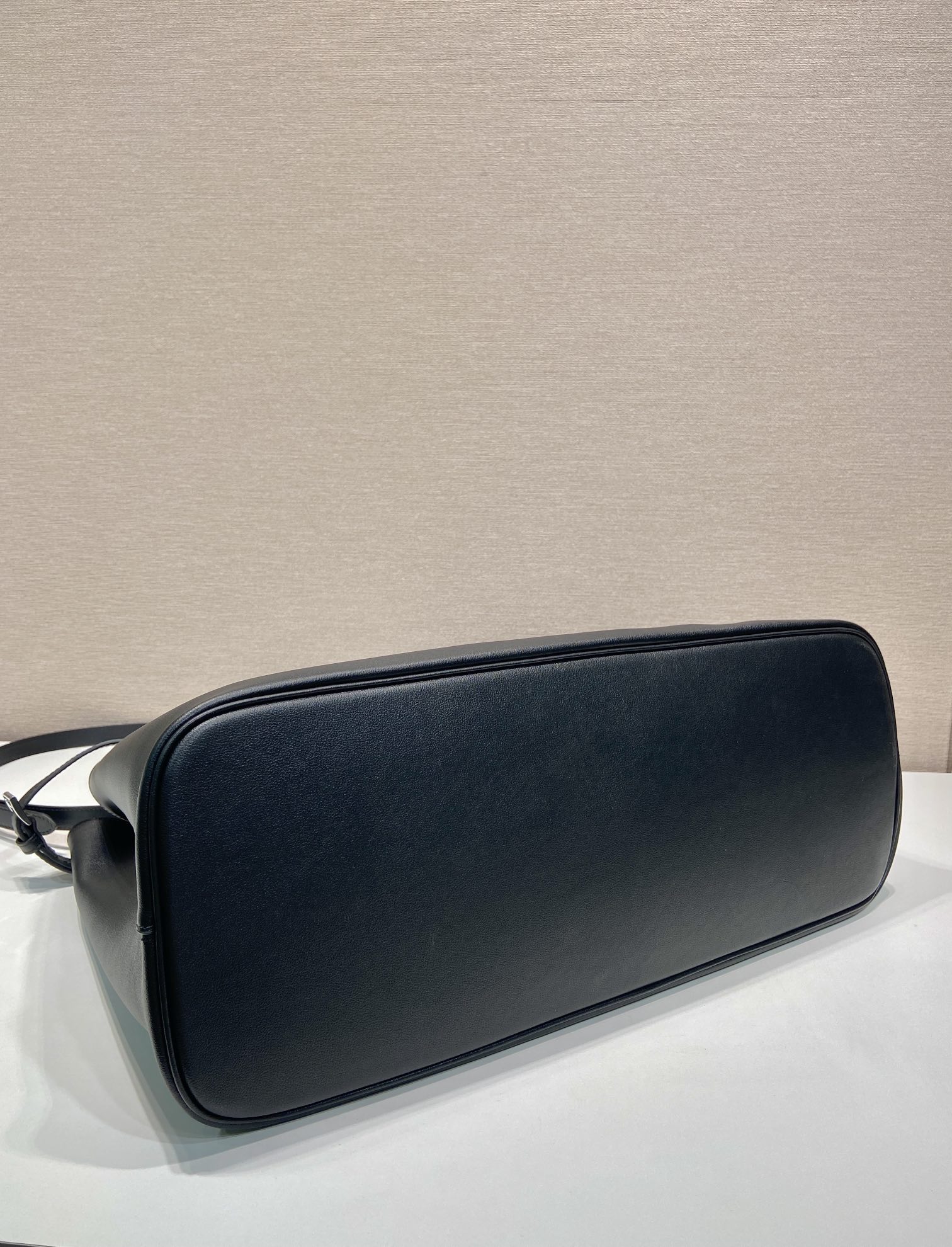 48CM 普拉达 PRADA Buckle 手提 斜跨 单肩包 黑色细带 J0-_2VG126 