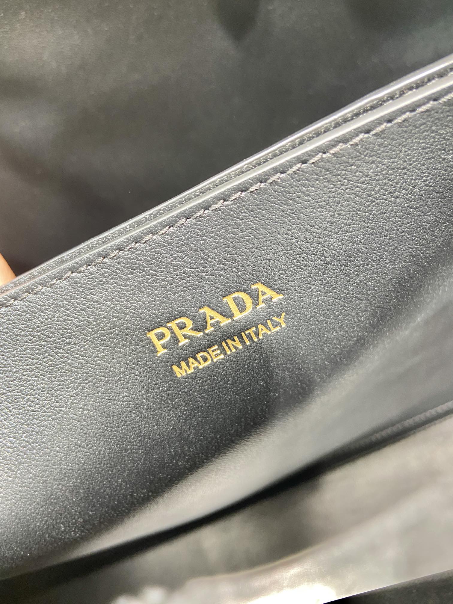 48CM 普拉达 PRADA Buckle 手提 斜跨 单肩包 黑色粗带 J0-_2VG126_2CYS_F0002_V_OOO