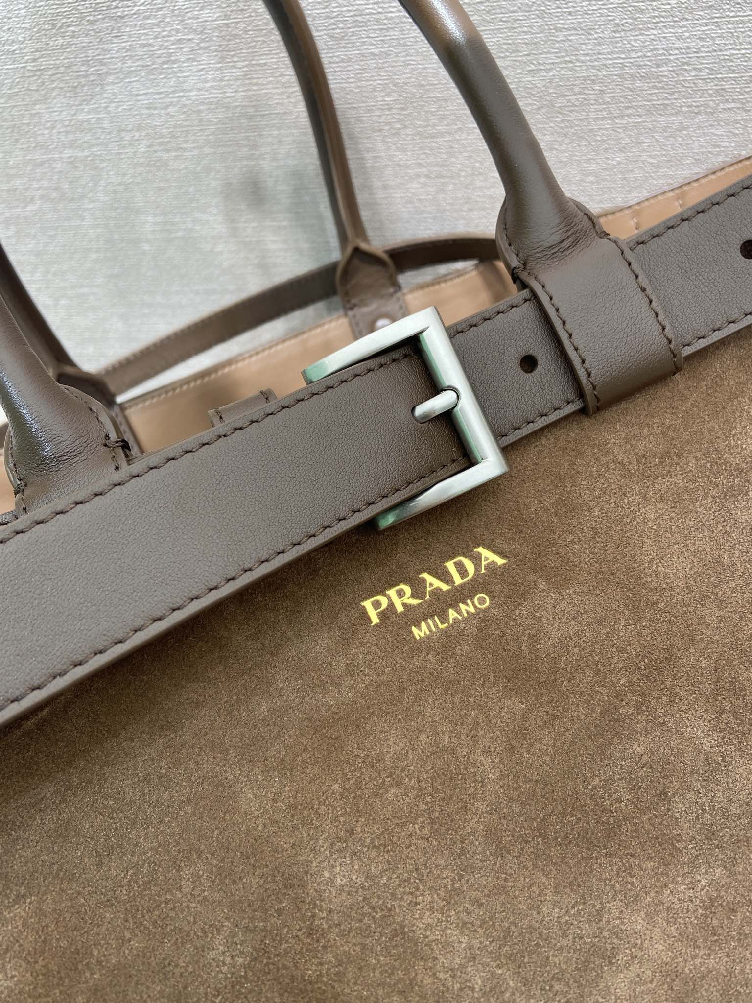 48CM 普拉达 PRADA Buckle 手提 斜跨 单肩包 麂皮棕色 J0-_2VG126 