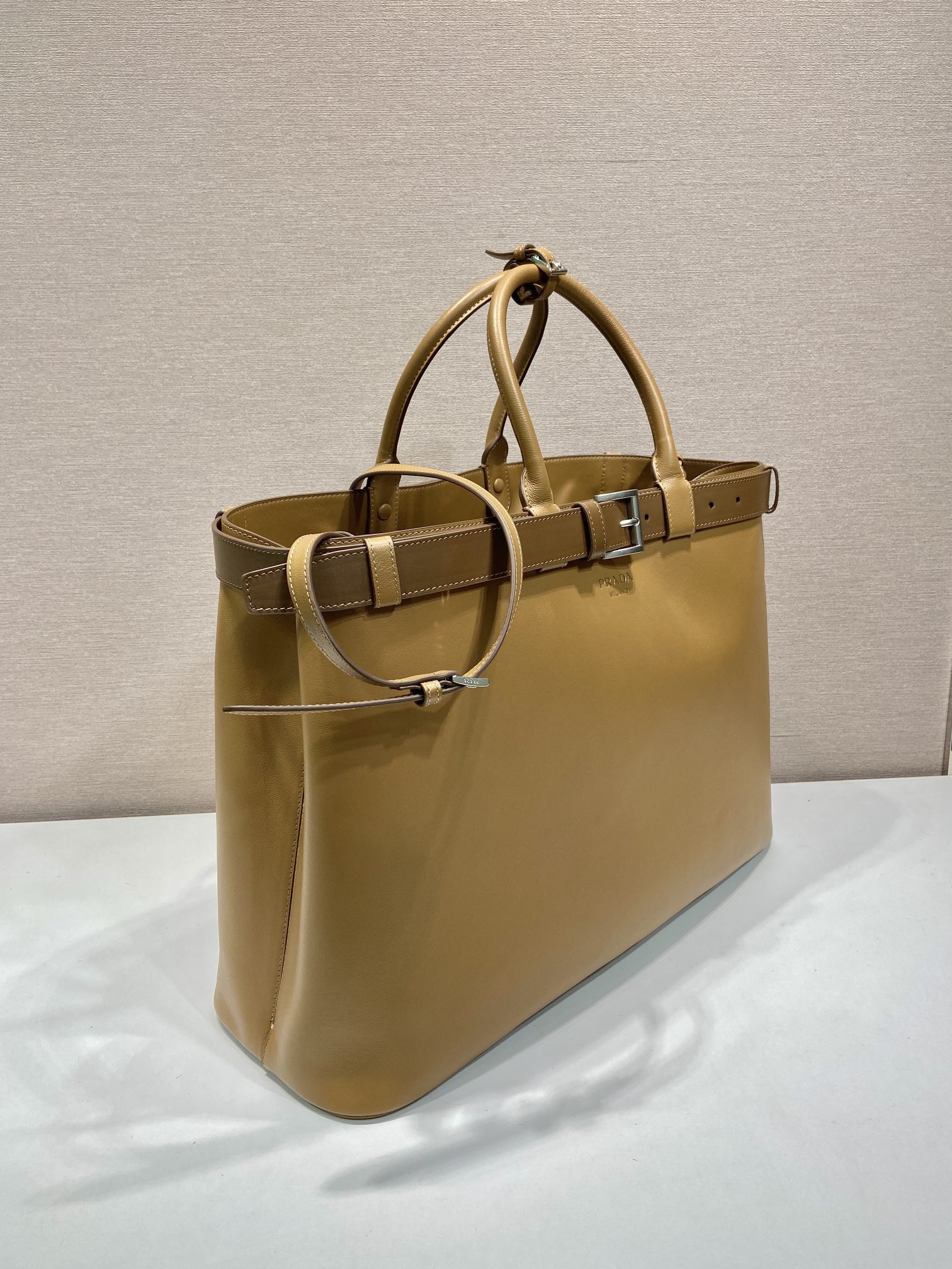48CM 普拉达 PRADA Buckle 手提 斜跨 单肩包 沙漠黄 粗带 J0-_2VG126 