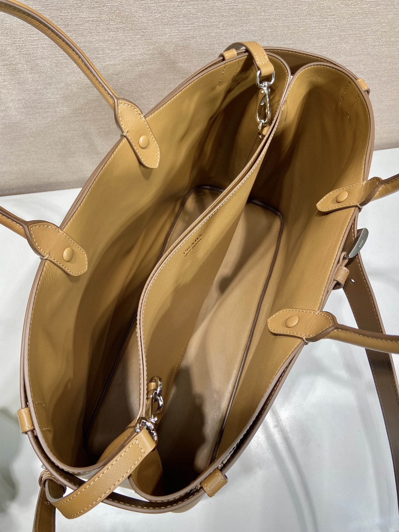 48CM 普拉达 PRADA Buckle 手提 斜跨 单肩包 沙漠黄 粗带 J0-_2VG126 