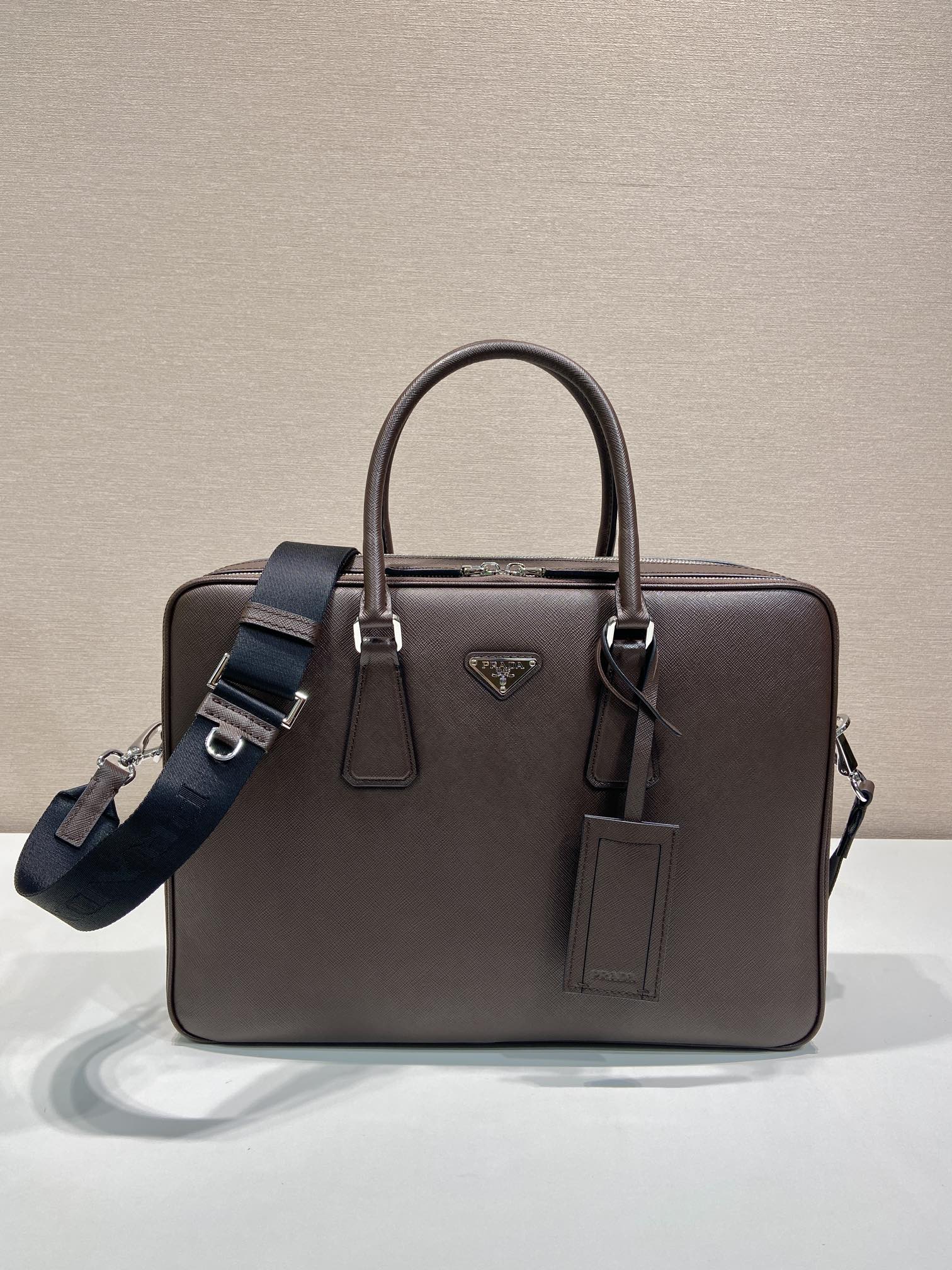 普拉达 PRADA Saffiano 手提公文 斜跨 单肩包 红色十字纹皮 F0-_2VE022 