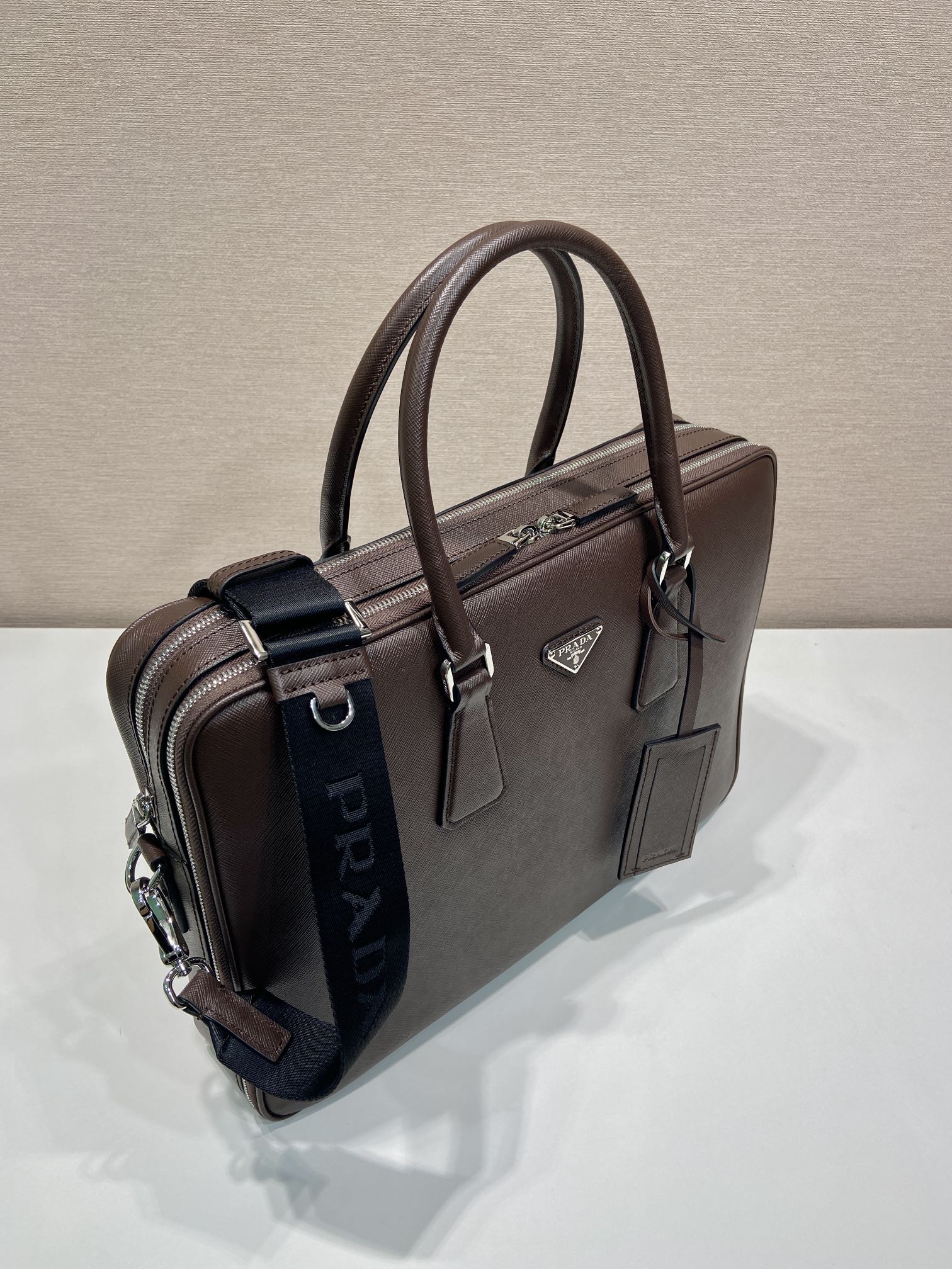 普拉达 PRADA Saffiano 手提公文 斜跨 单肩包 红色十字纹皮 F0-_2VE022 