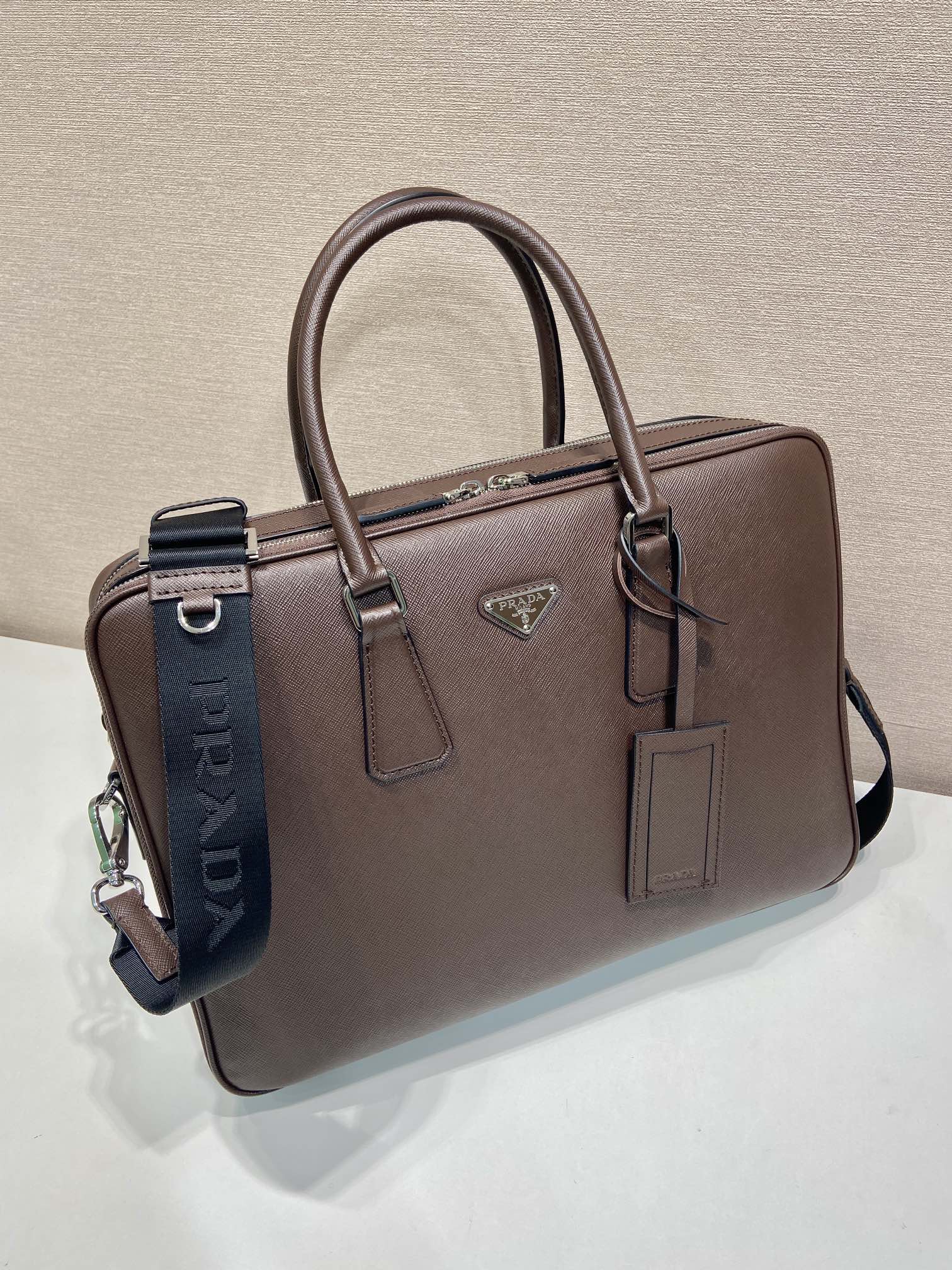 普拉达 PRADA Saffiano 手提公文 斜跨 单肩包 红色十字纹皮 F0-_2VE022 