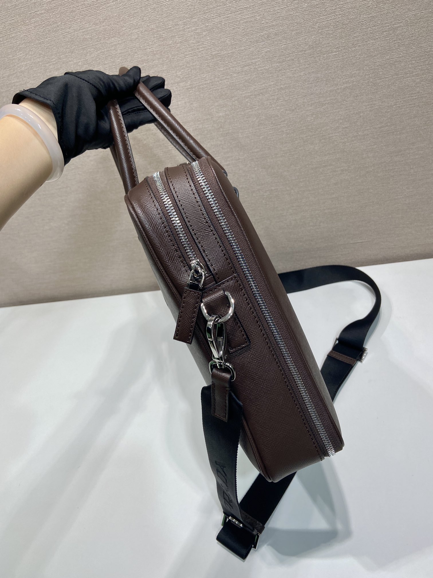普拉达 PRADA Saffiano 手提公文 斜跨 单肩包 红色十字纹皮 F0-_2VE022 