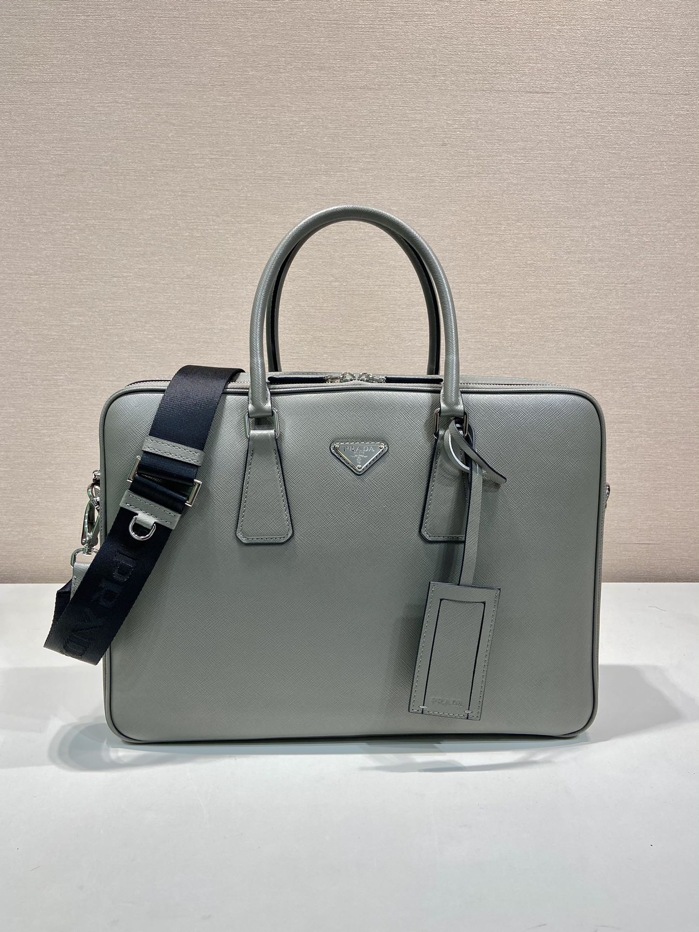 普拉达 PRADA Saffiano 手提公文 斜跨 单肩包 灰色十字纹皮 F0-_2VE022 