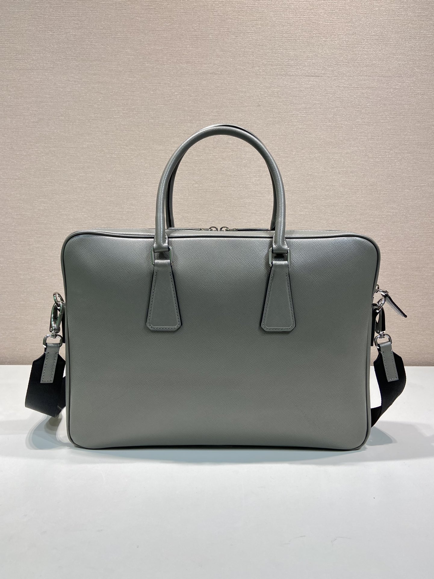 普拉达 PRADA Saffiano 手提公文 斜跨 单肩包 灰色十字纹皮 F0-_2VE022 