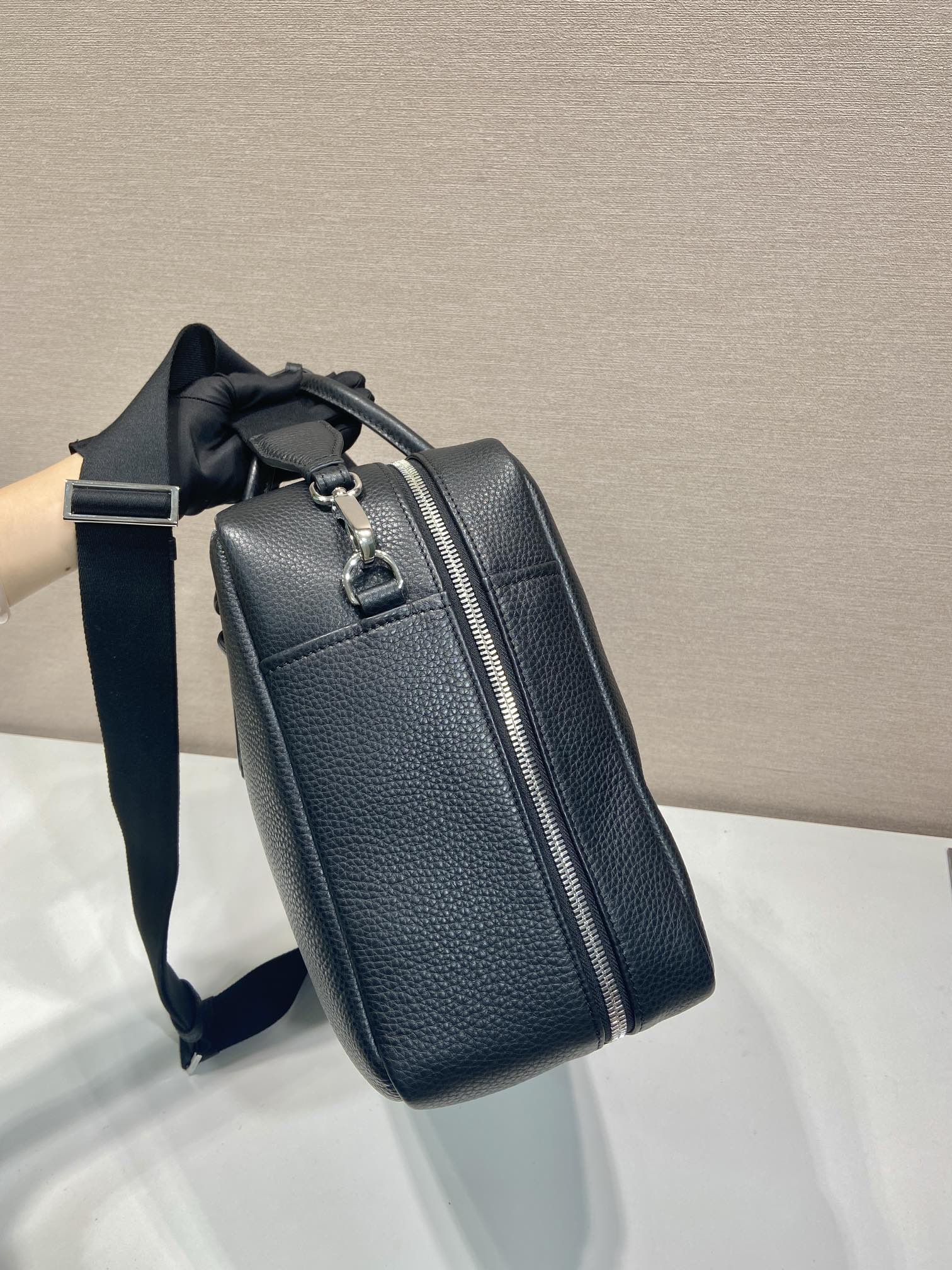 40CM 普拉达 PRADA Vitello Dino 手提公文 单肩包 黑色荔枝 J0-2VE339_2BBE_F0002