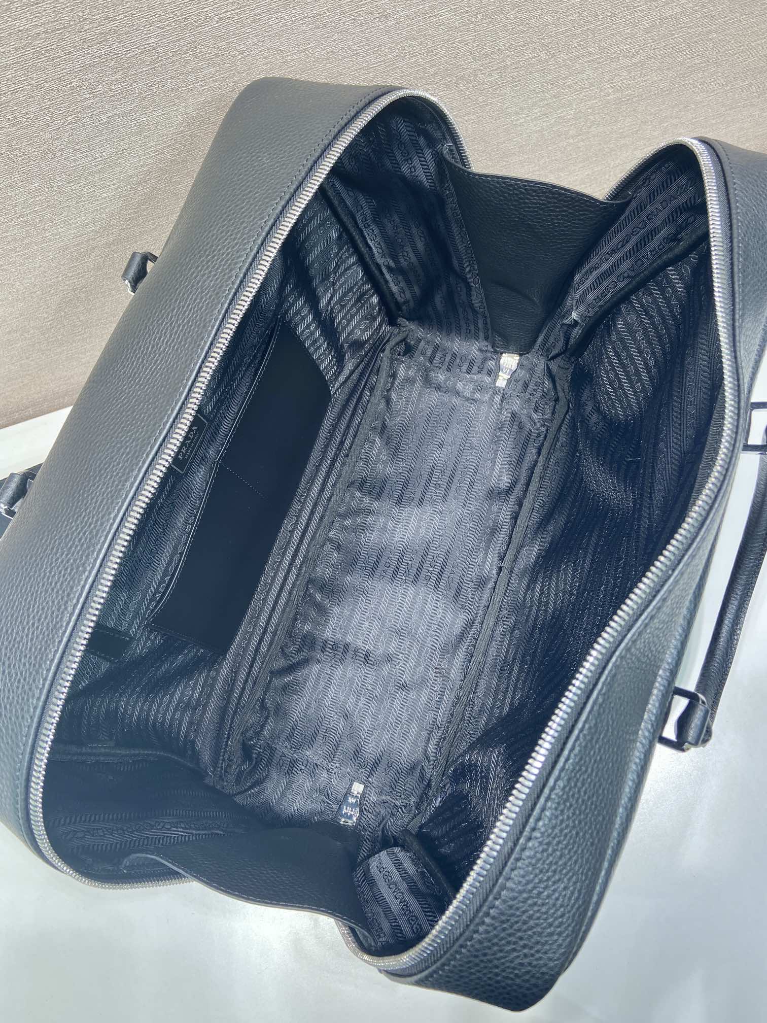 40CM 普拉达 PRADA Vitello Dino 手提公文 单肩包 黑色荔枝 J0-2VE339_2BBE_F0002